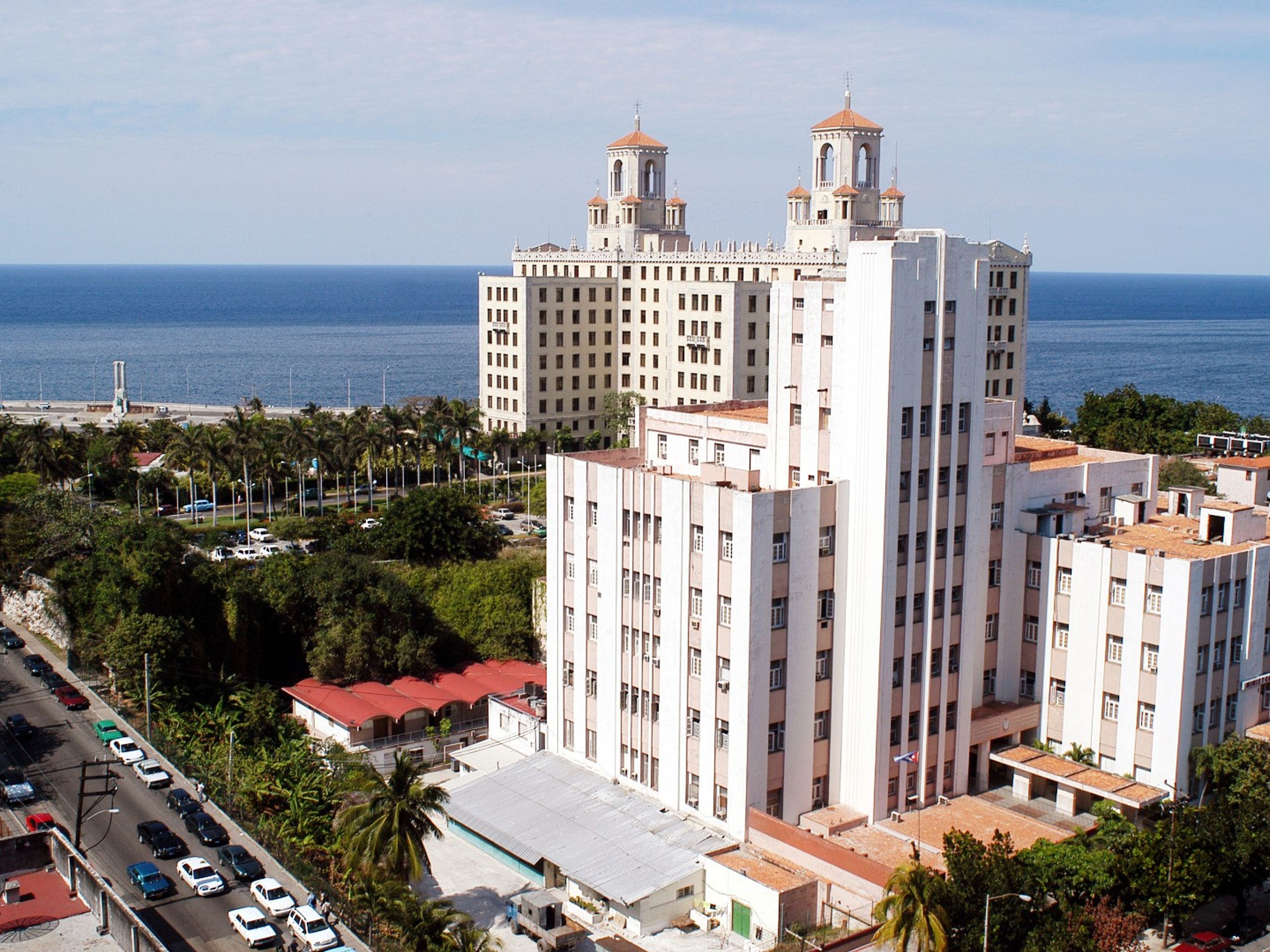 Jeep Safari “BESUCH VON HAVANNA”. Havana city and the Nacional de Cuba hotel panoramic view