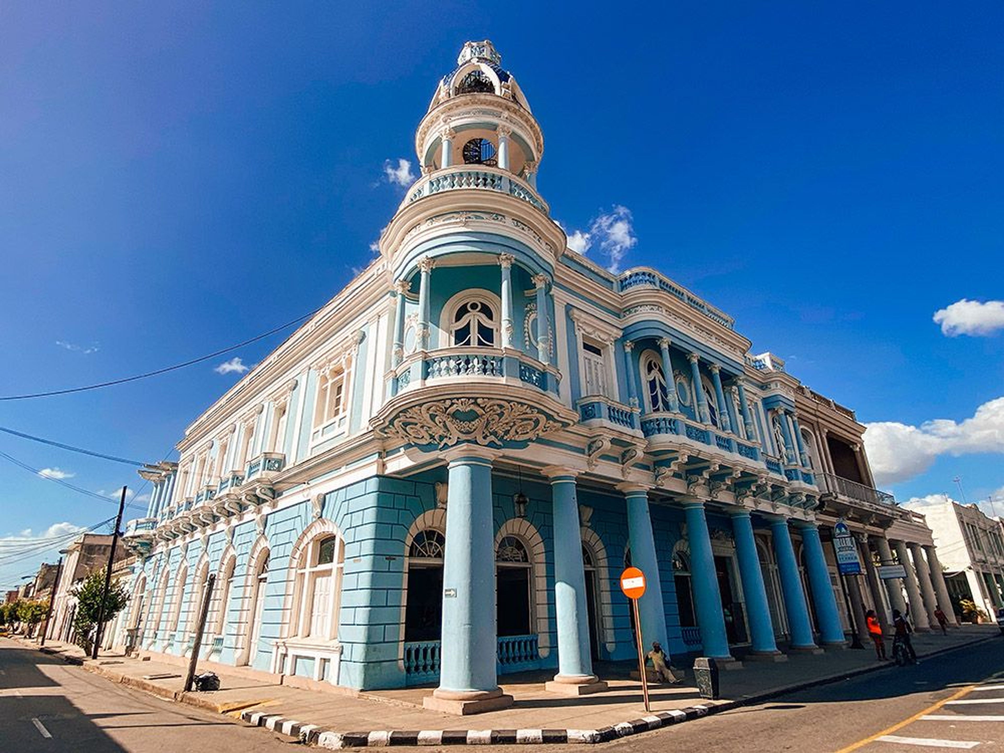 Excursão com pernoita “SANTA CLARA - CIENFUEGOS - TRINIDAD - TOPES DE COLLANTES”. Cienfuegos city panoramic view, Cienfuegos, Cuba.