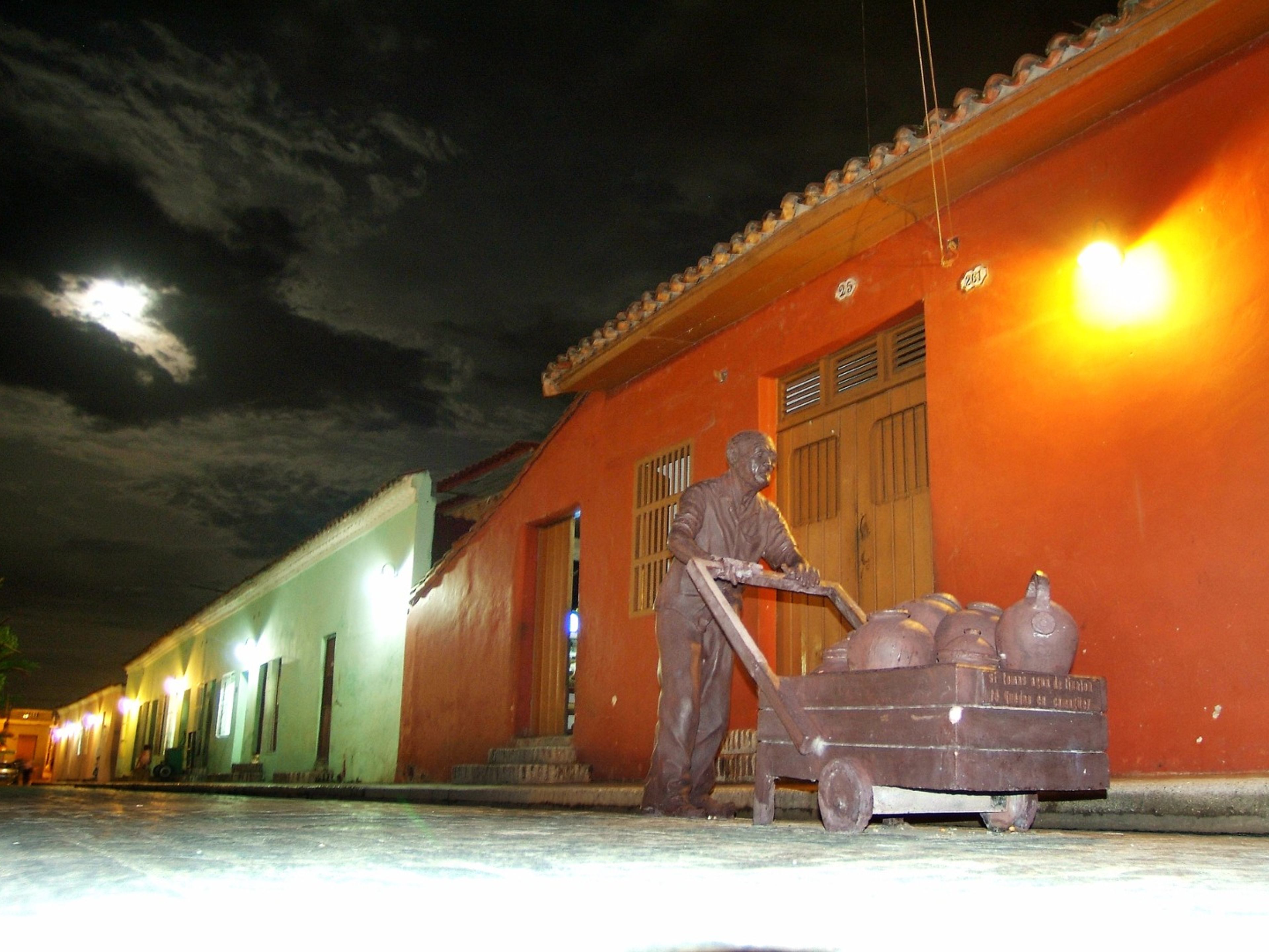 Tour "Camagüey, Sob a Lua". Del Carmen square, Camagüey, Under the Moon Tour