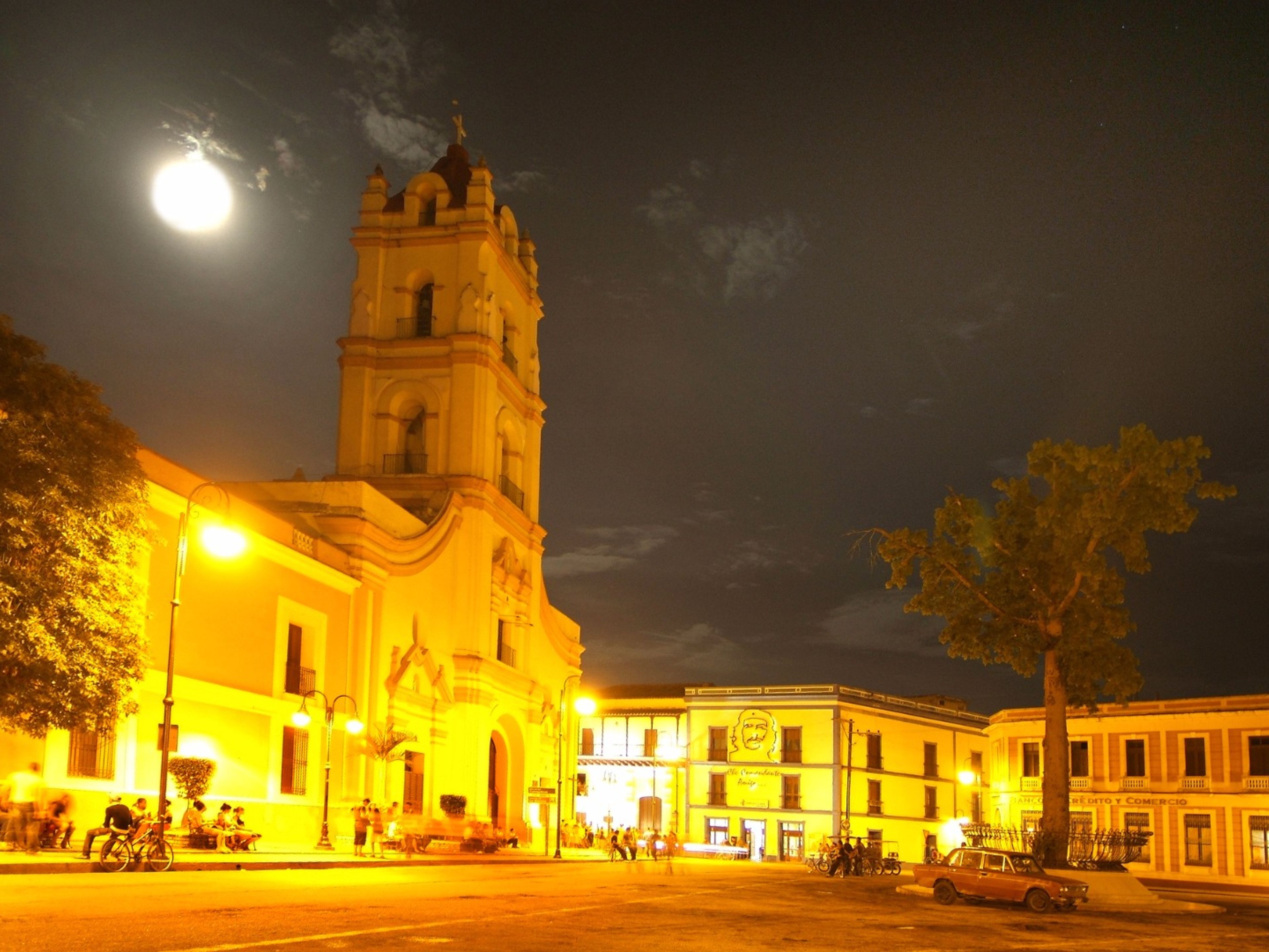 Tour "Camagüey, Sob a Lua". Los Trabajadores square, Camagüey, Under the Moon Tour