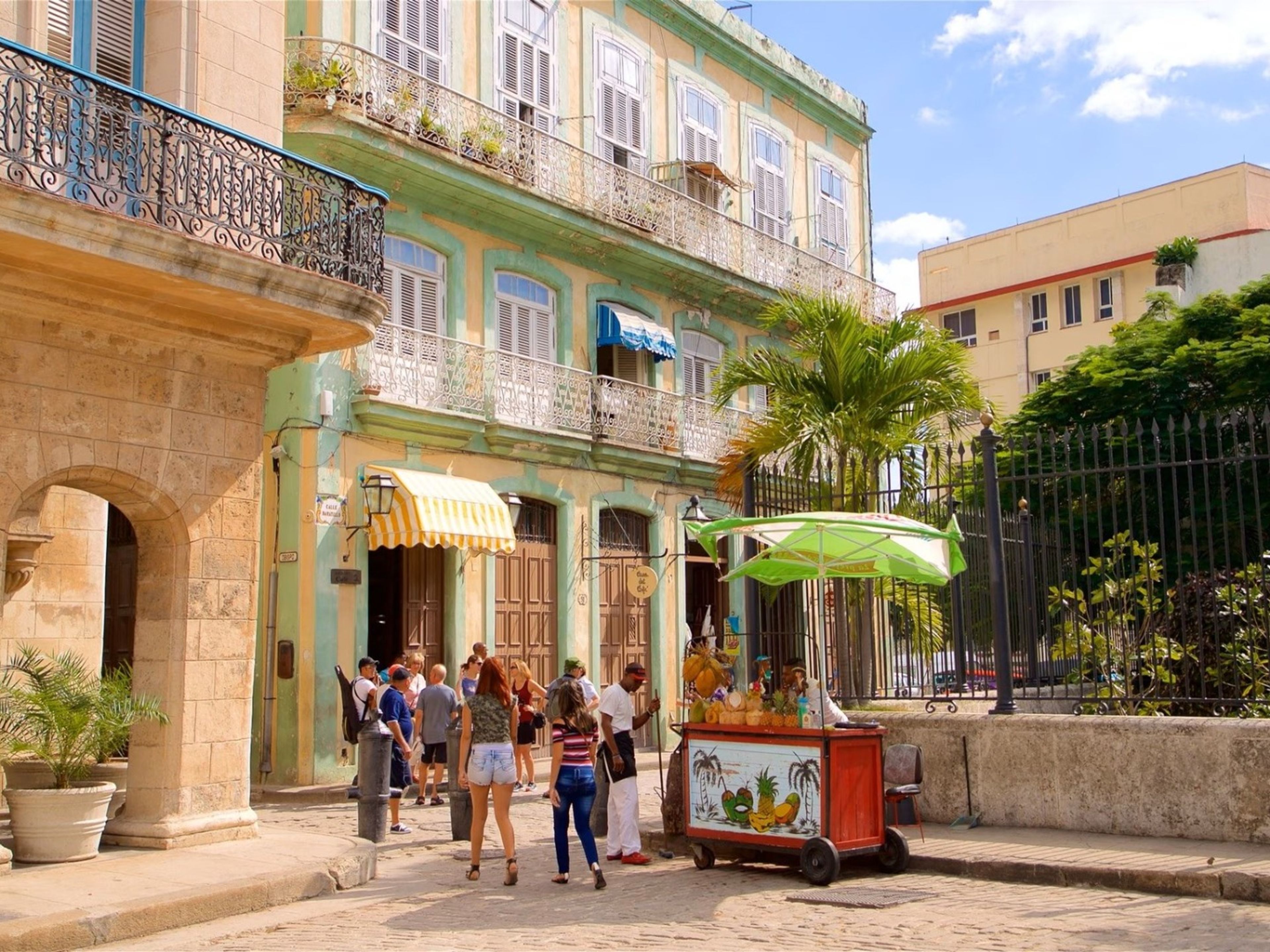 Tour "VISITE D'UNE JOURNEE À LA HAVANE MODERNE ET COLONIALE AVEC L'AVENTURE DU RHUM ET DU TABAC". "MODERN AND COLONIAL HAVANA DAY TRIP WITH RUM AND TOBACCO ADVENTURE" Tour, La Habana, Cuba.