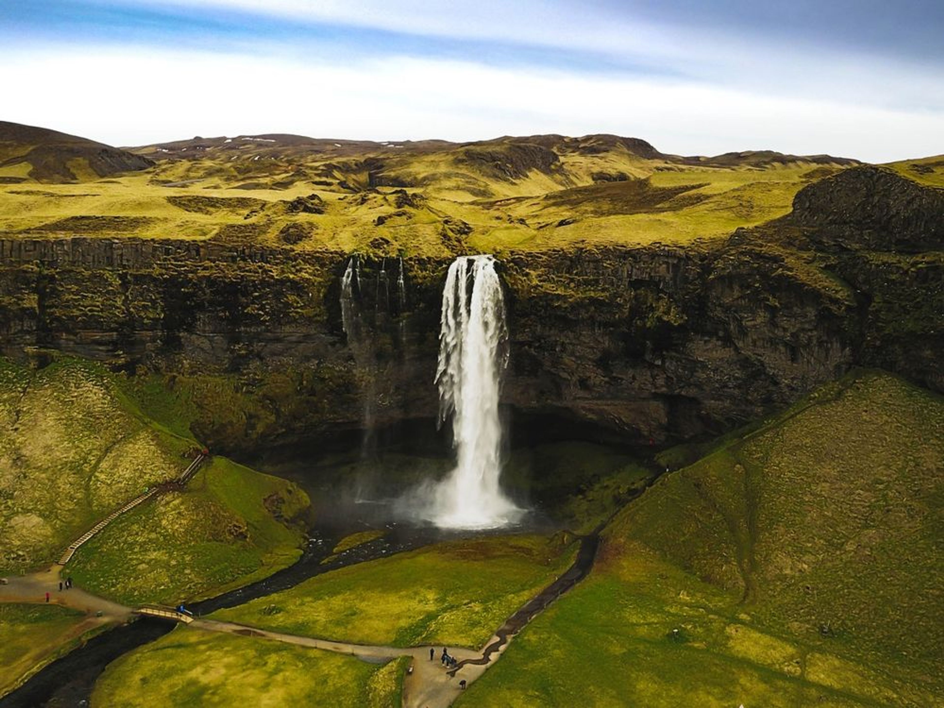 Tour privato "LAGUNA GLACIALE DI JÖKULSÁRLÓN + COSTA SUD + GROTTA DI GHIACCIO KATLA VETRO DEL DRAGONE". Seljalandsfoss waterfall panoramic view, Iceland.