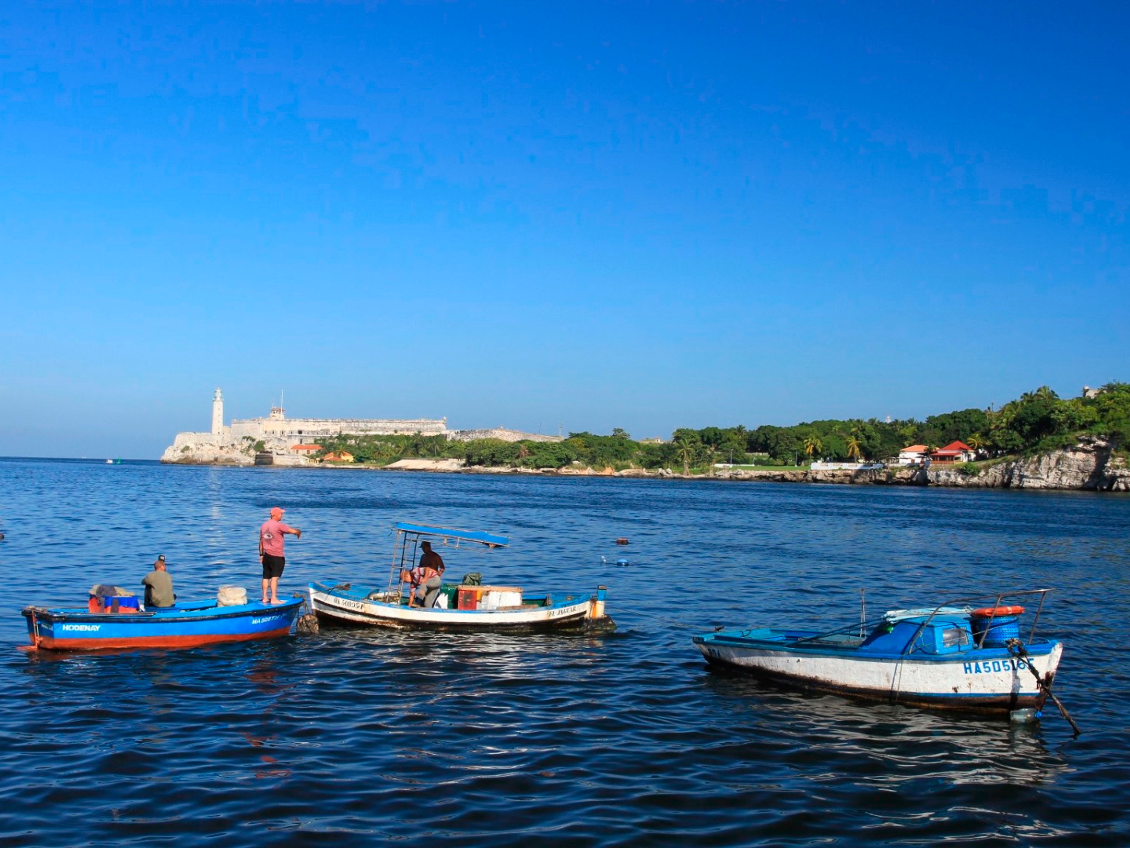 Randonnée à vélo "SAVEURS DE L'ÎLE : ROUTE AGRO-GASTRONOMIQUE". Havana Bay and its military fortresses, Old Havana, Havana, Cuba.