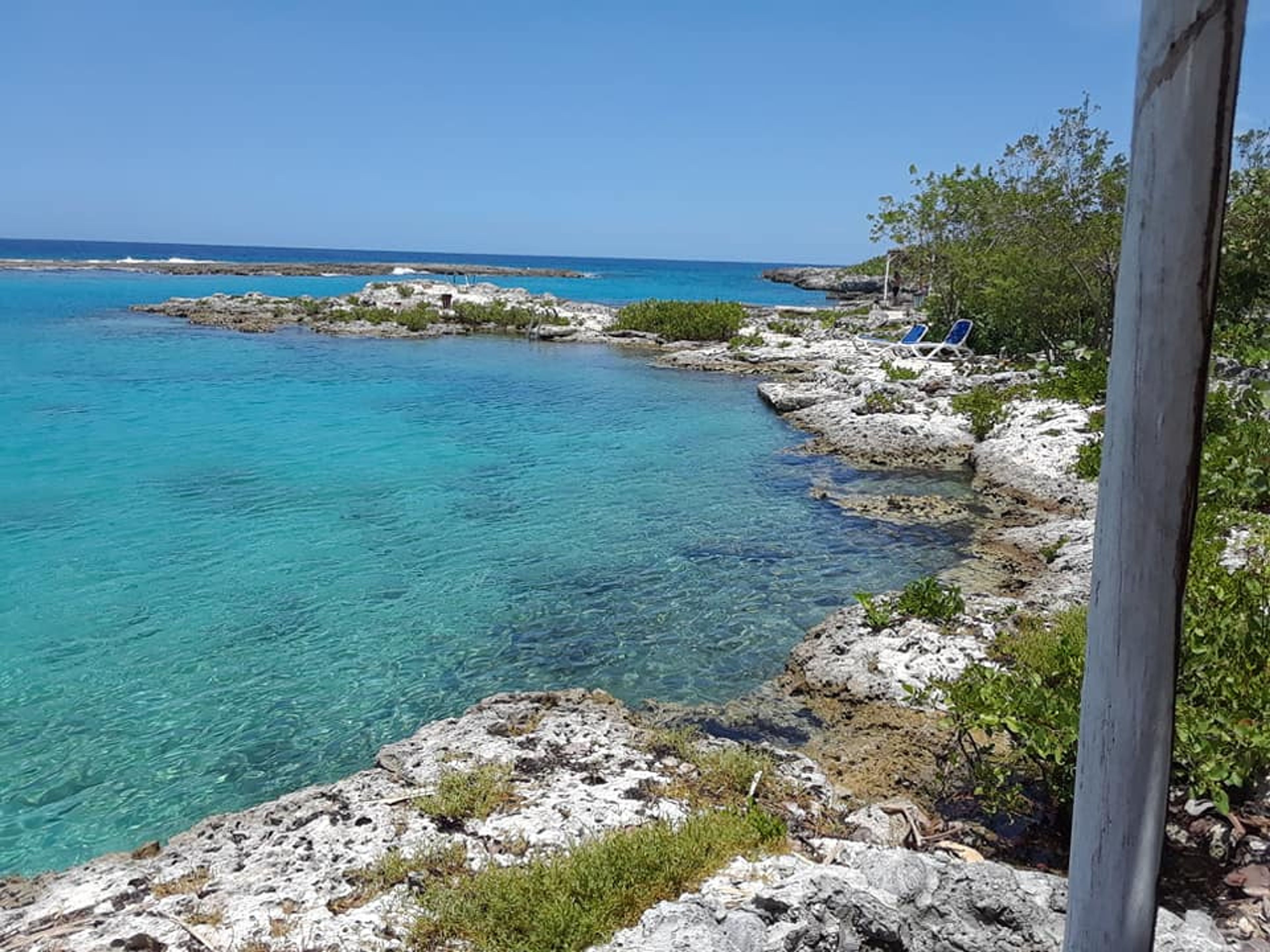 Tour privé "GUAMÁ - PLAYA GIRÓN - CALETA BUENA DANS LES VOITURES CLASSIQUES AMÉRICAINES SOMMET DUR)". Caleta Buena panoramic view, Península de Zapata, Matanzas, Cuba.