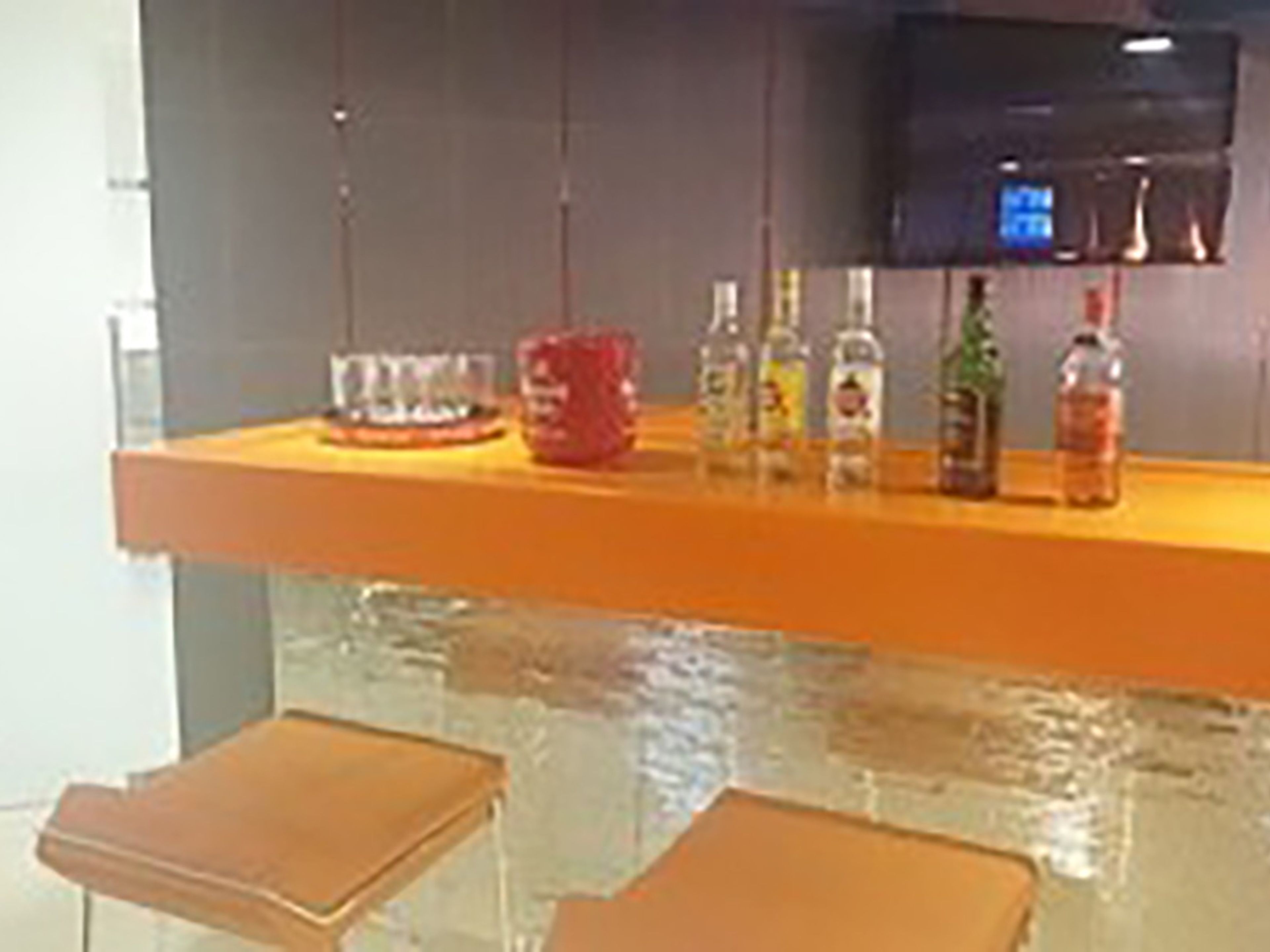 "VIP LOUNGE SERVICE AT JOSÉ MARTÍ, HAVANA INTERNATIONAL AIRPORT, TERMINAL 2". VIP Lounge Service of the José Martí International Airport, Terminal 2