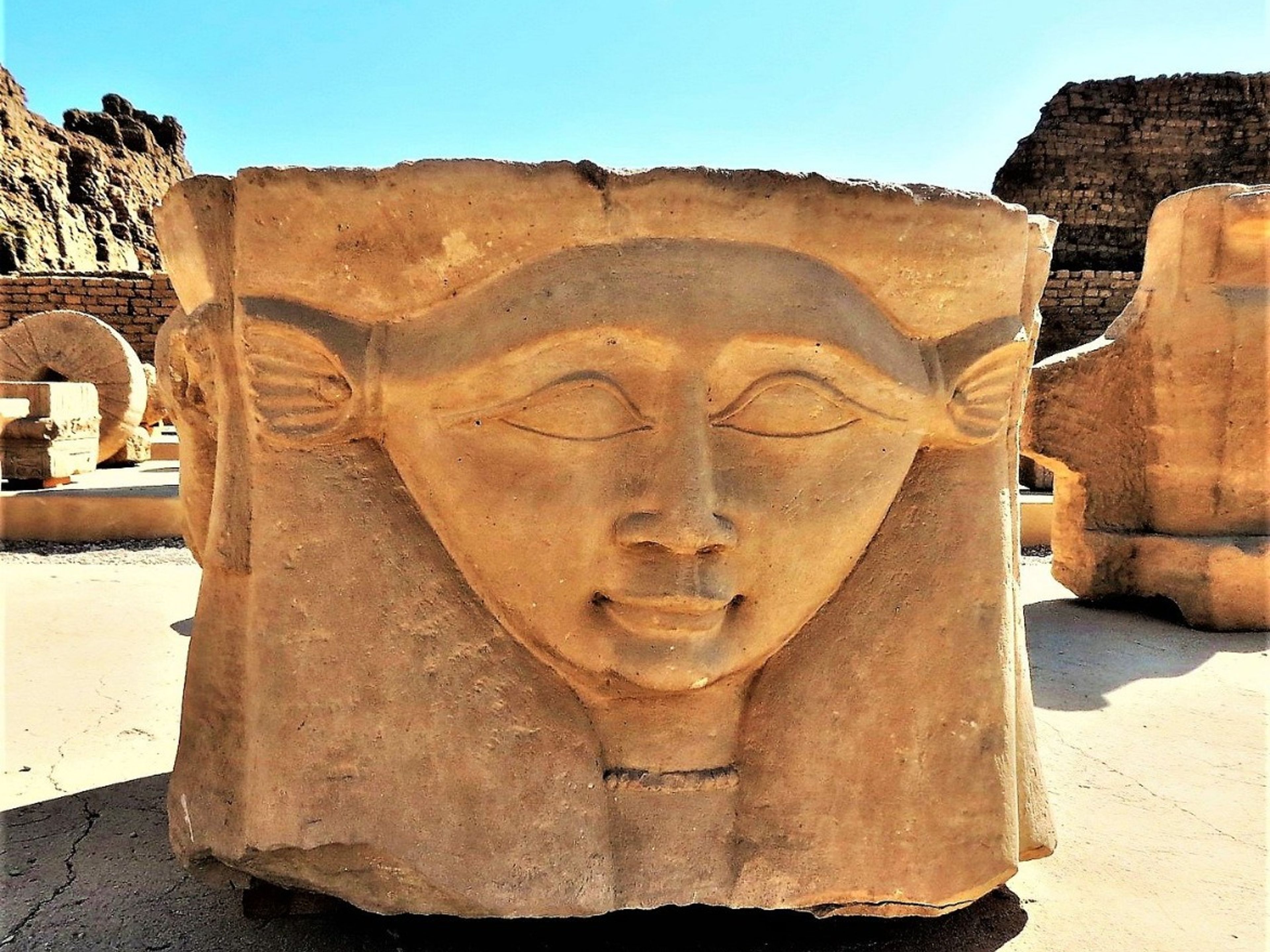 Частный тур "ПОЛНЫЕ ДНЕВНЫЕ ЭКСКУРСИИ В ХРАМЕ ДЕНДЕРА". THE TEMPLE OF DENDERA panoramic view, Luxor, Egypt.