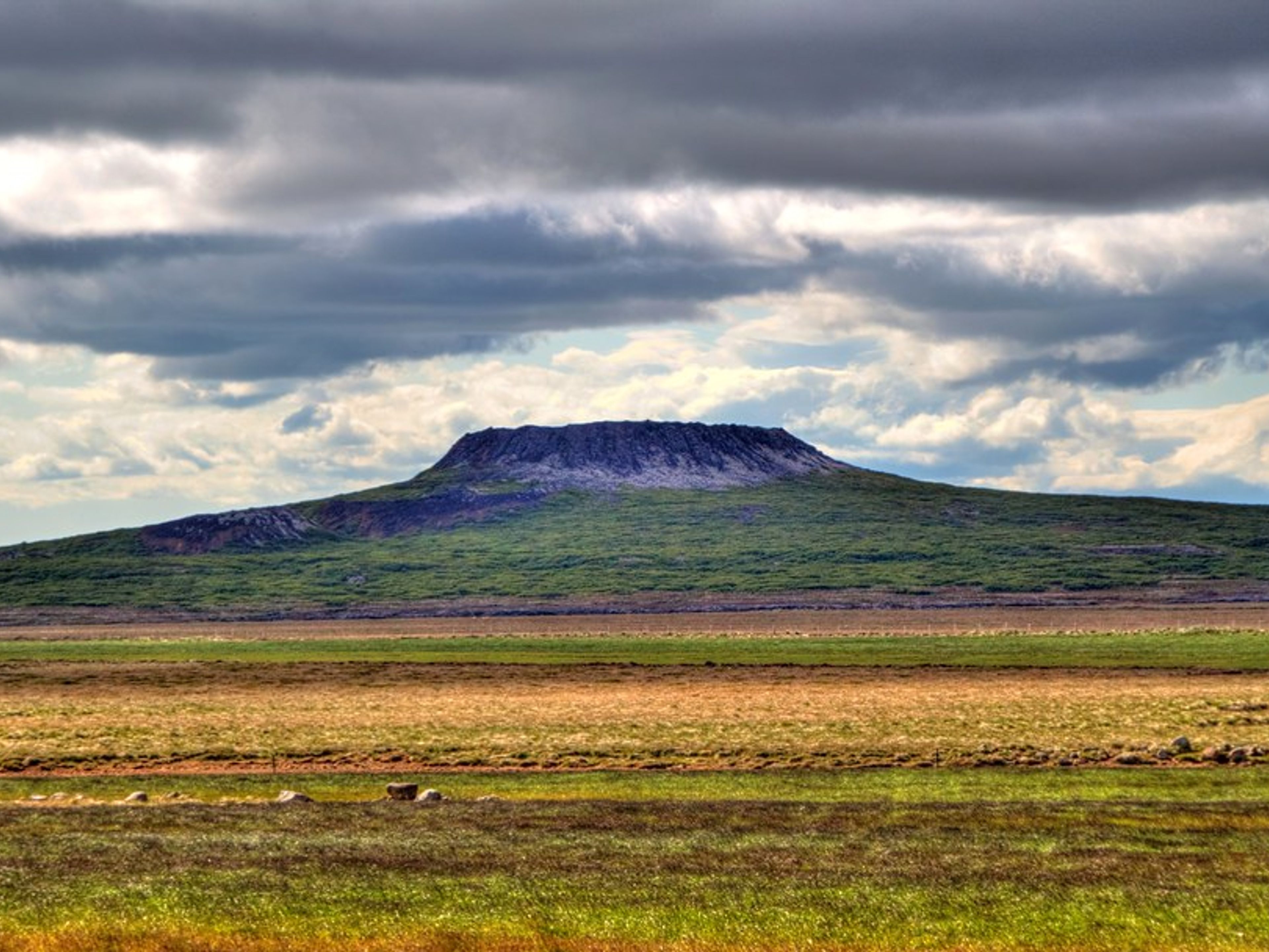 Excursão Privada "PENÍNSULA DE SNAEFELLSNES". Eldborg volcano panoramic view, Snæfellsnes Peninsula, Iceland.