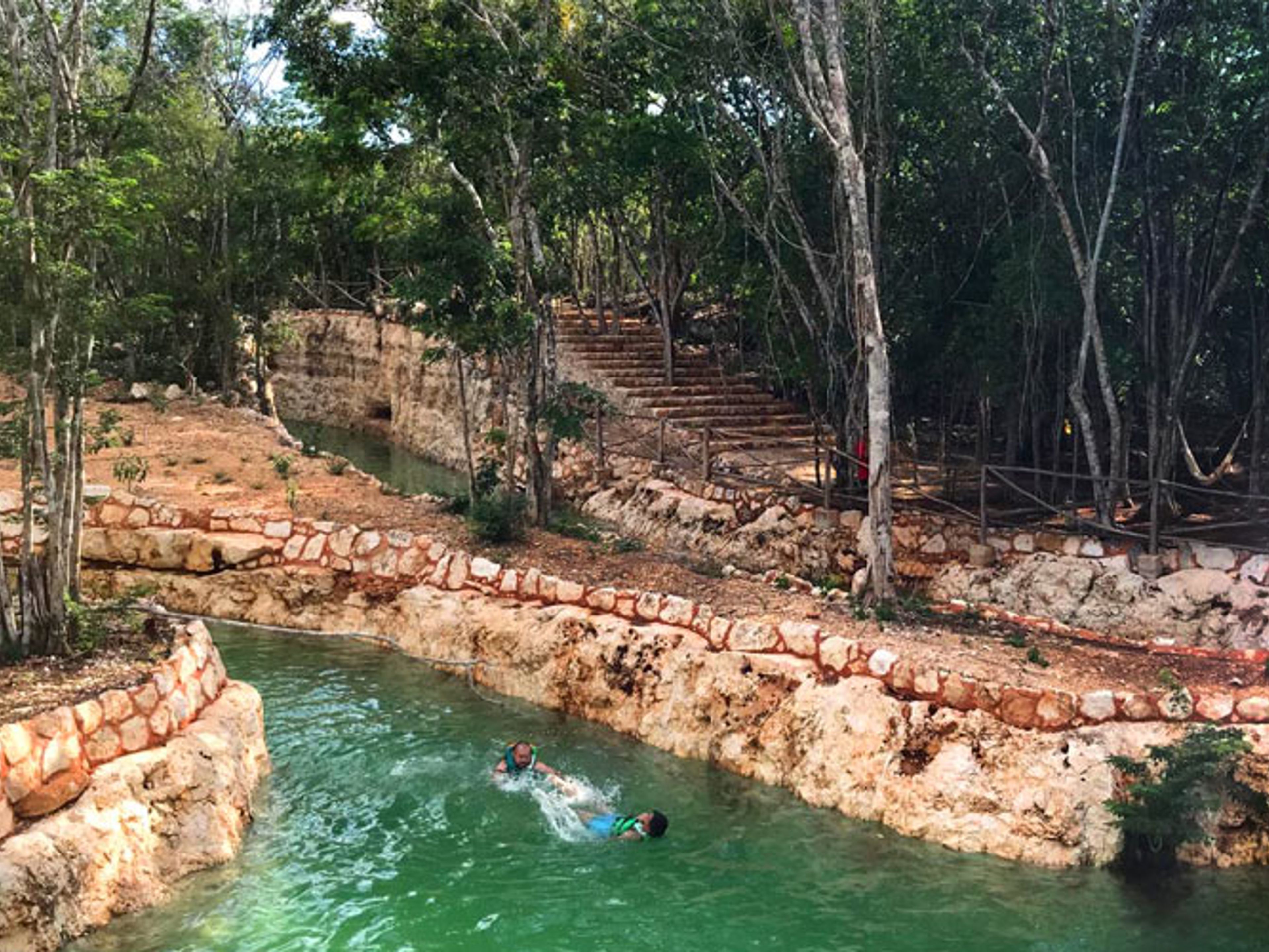 Excursión "Chichen Adventure exclusivo VIP Plus Tour + ATV". Cenote Rio Maya, Chichen Itza Adventure in the Yucatan Peninsula.
