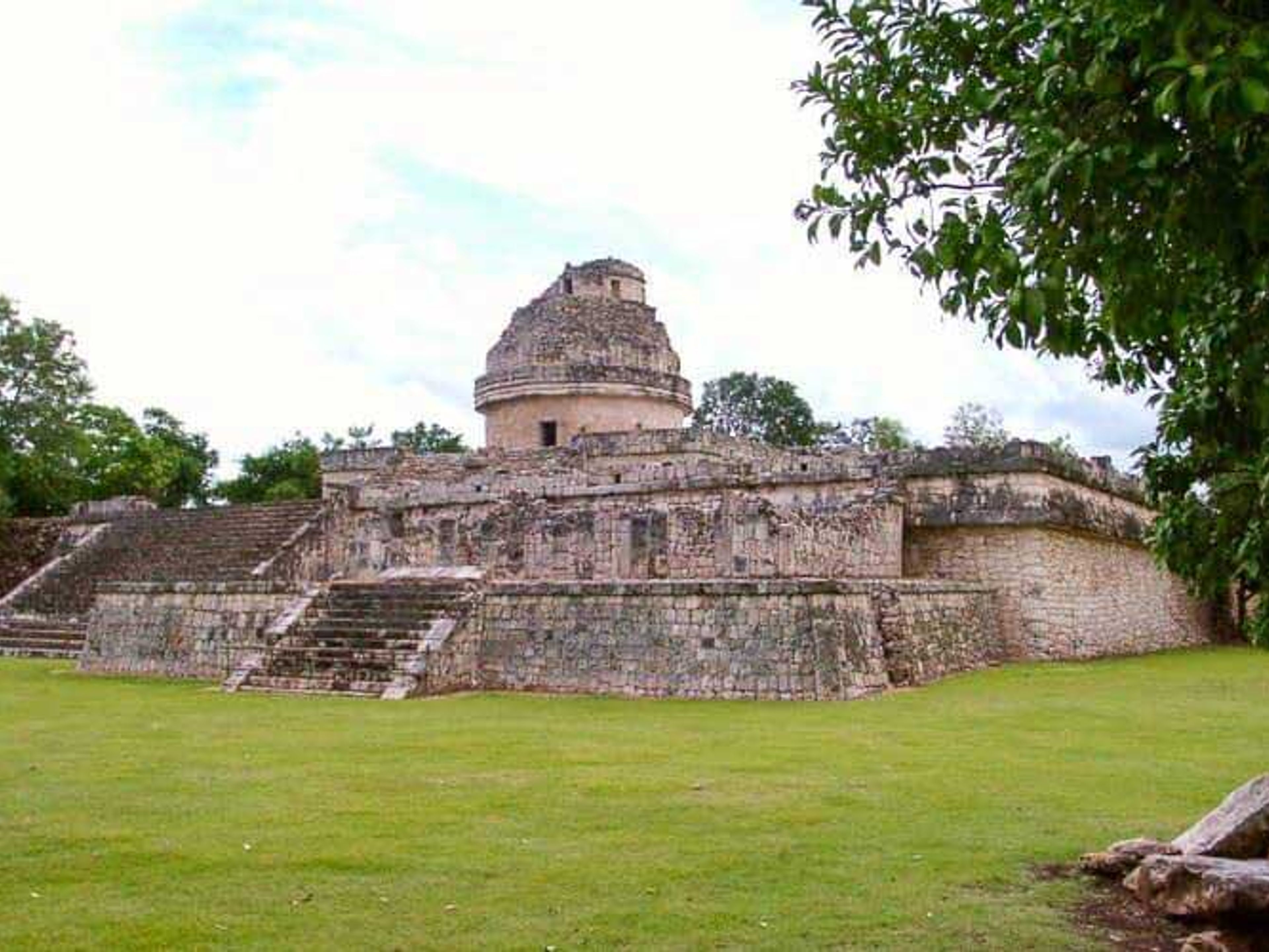 Excursión "Chichen Adventure exclusivo VIP Plus Tour + ATV". Chichen Itza Observatory, fantastic Mayan legacy. Yucatan Peninsula, Cancun.