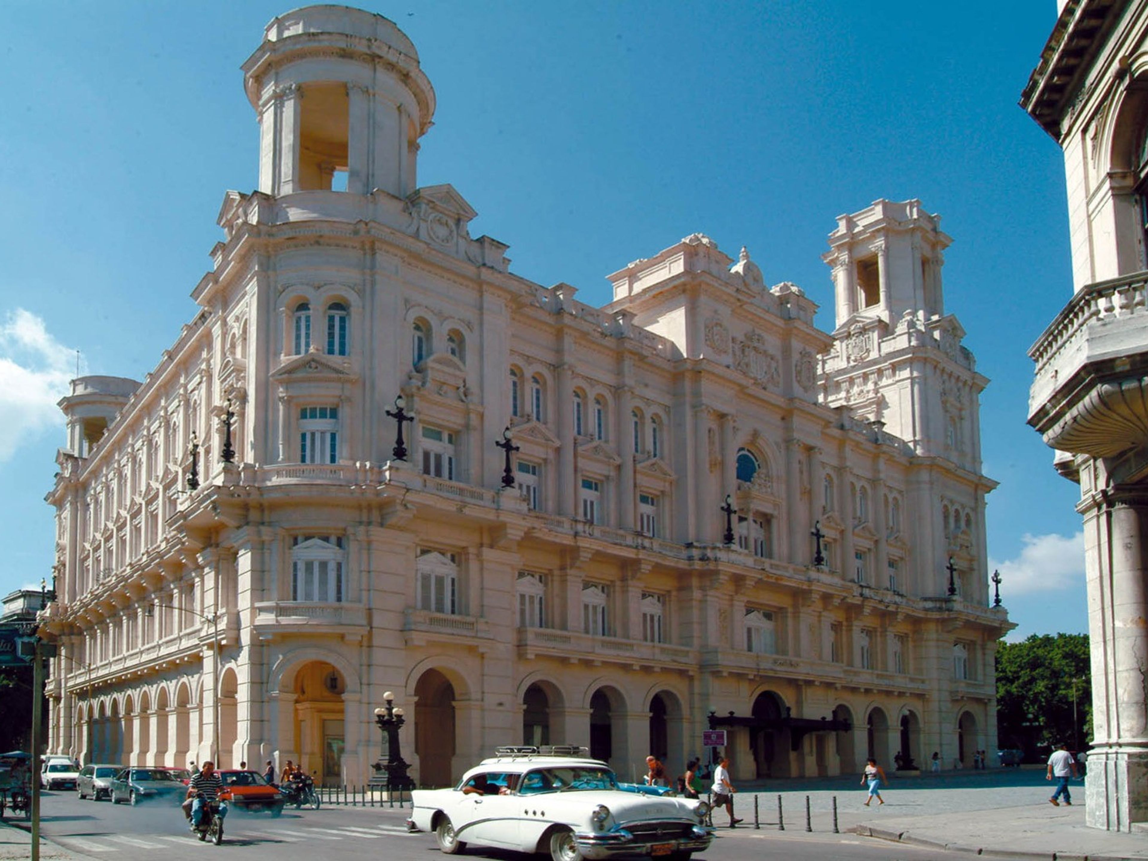 "HAVANNA MIT DEM FLUGZEUG" Tour. National Museum of Fine Arts, Havana