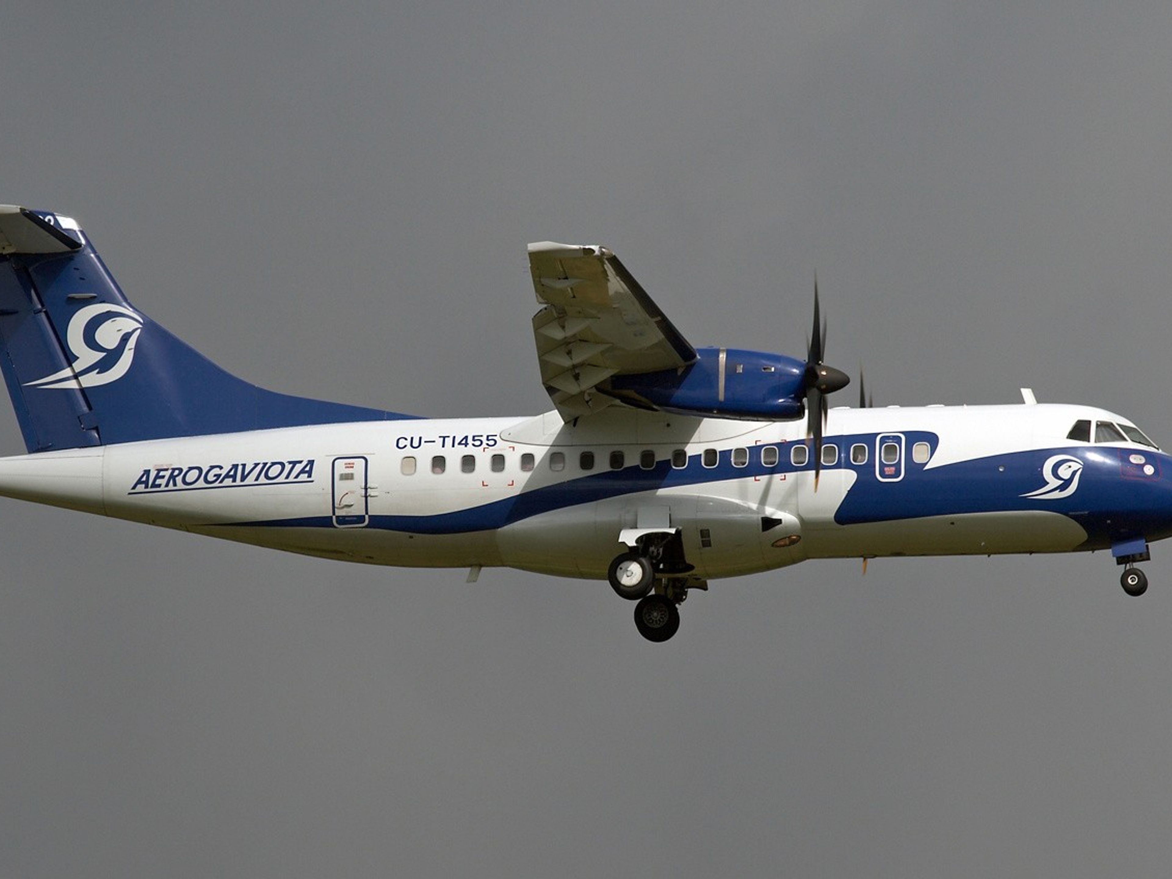"HAVANNA MIT DEM FLUGZEUG" Tour. ATR 42 aircraft of the Aerogaviota company