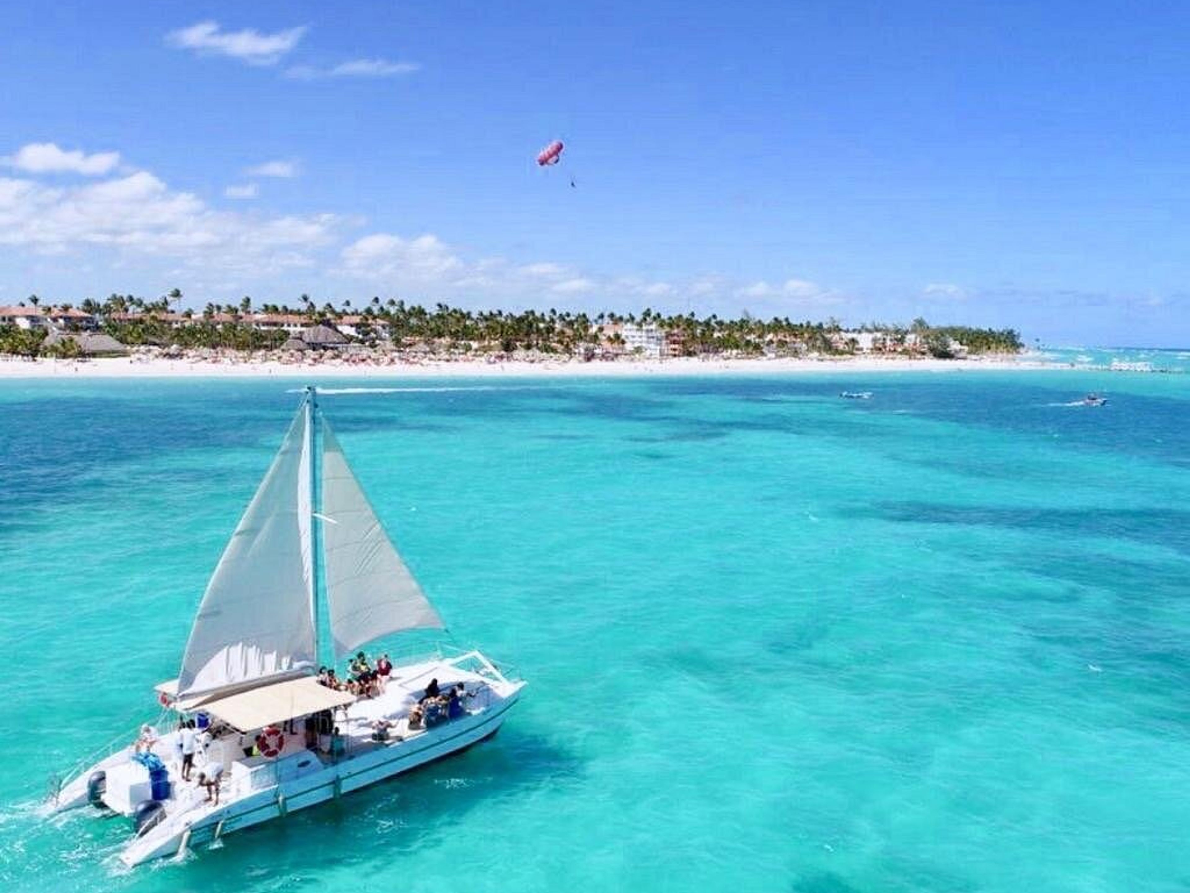 Tour "FESTA SU UN CATAMARANO A BÁVARO"