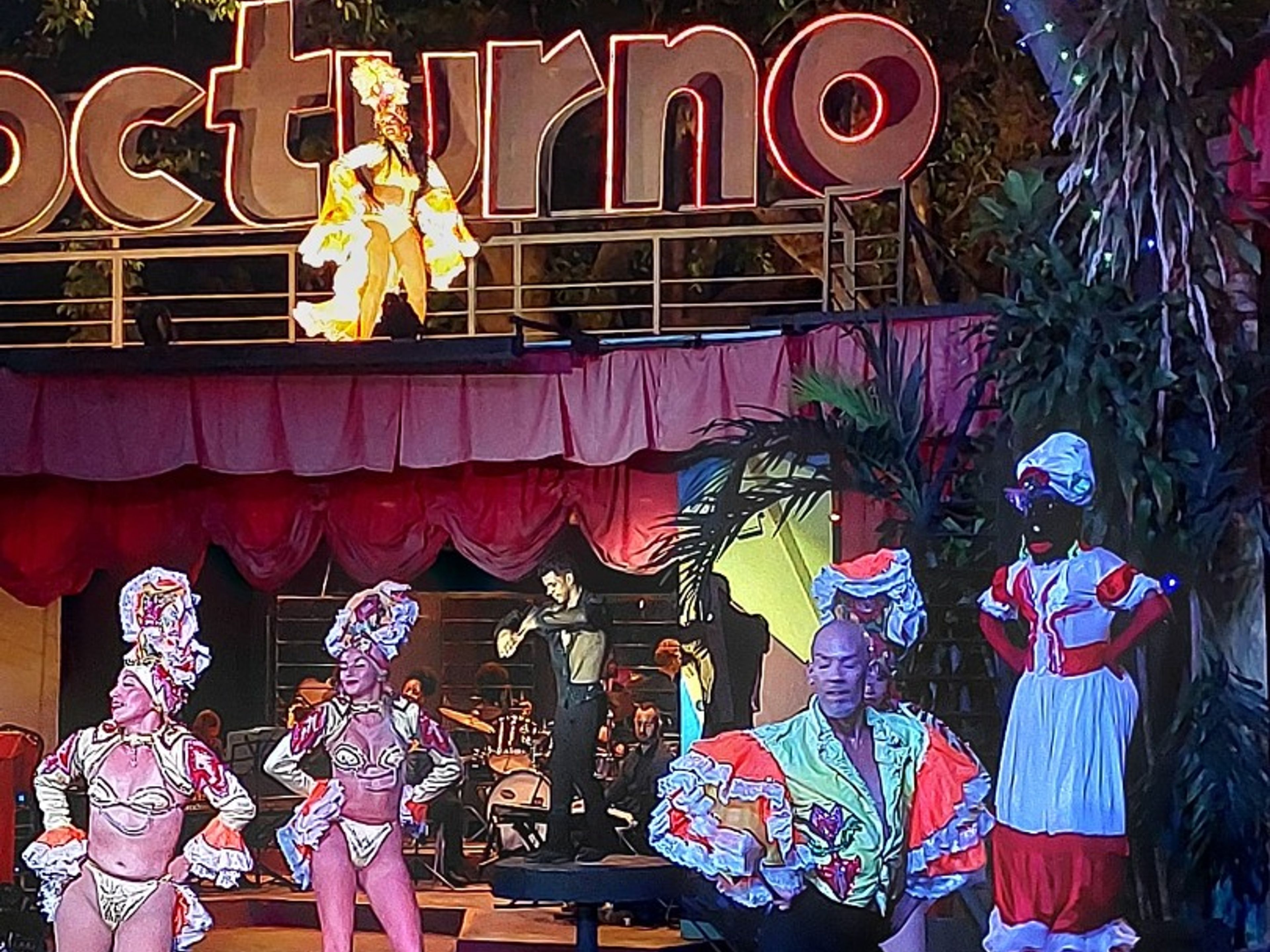 “HOLGUÍN, UNDER THE STARS + HILL OF CROSS” Tour. Cabaret Nocturno show in Holguín, Cuba.