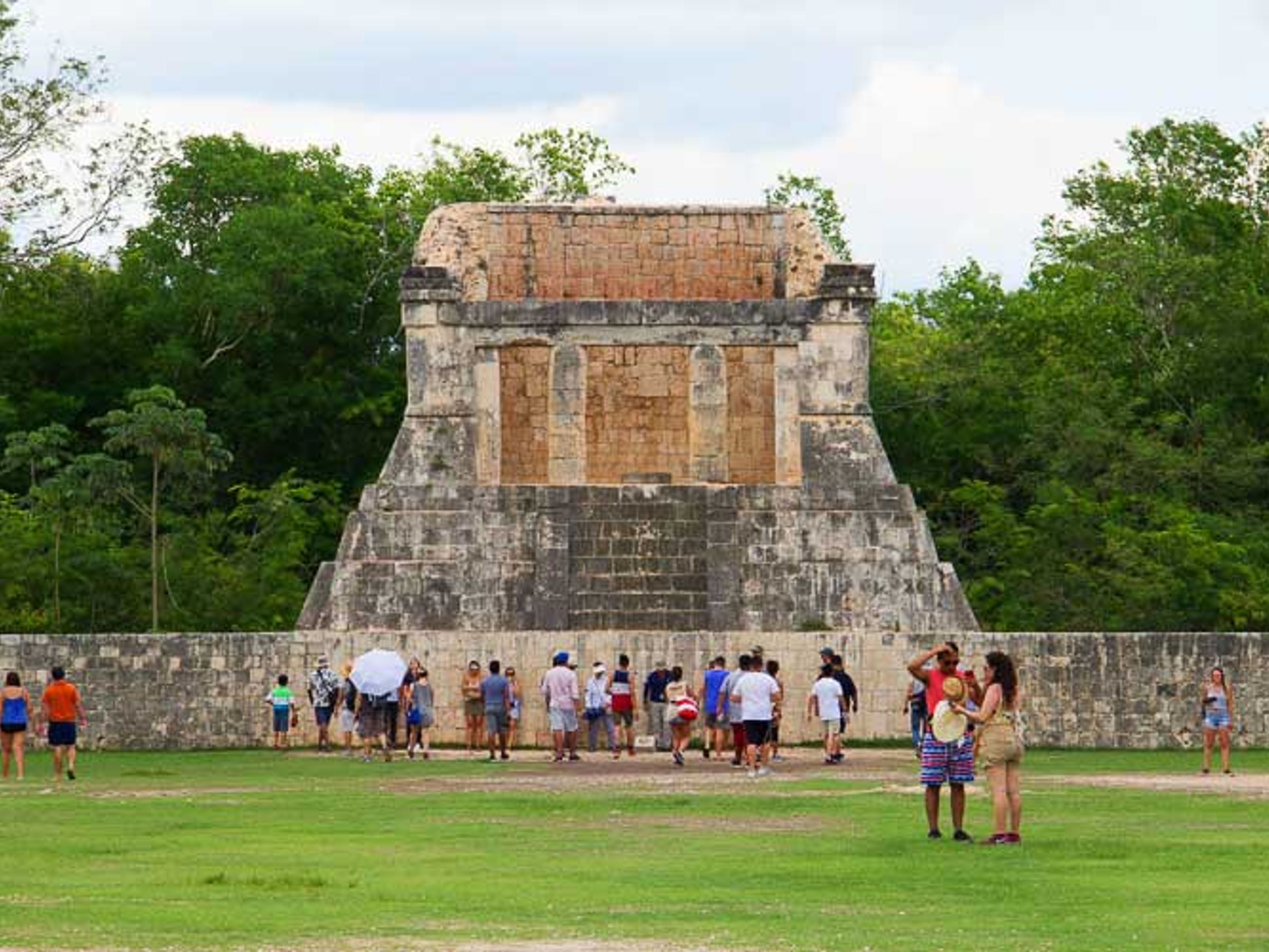 "Chichén Itzá vanuit Cancun" Tour. Temples Mayas, an ancient and dazzling legacy in Chichen Itza, Cancun.