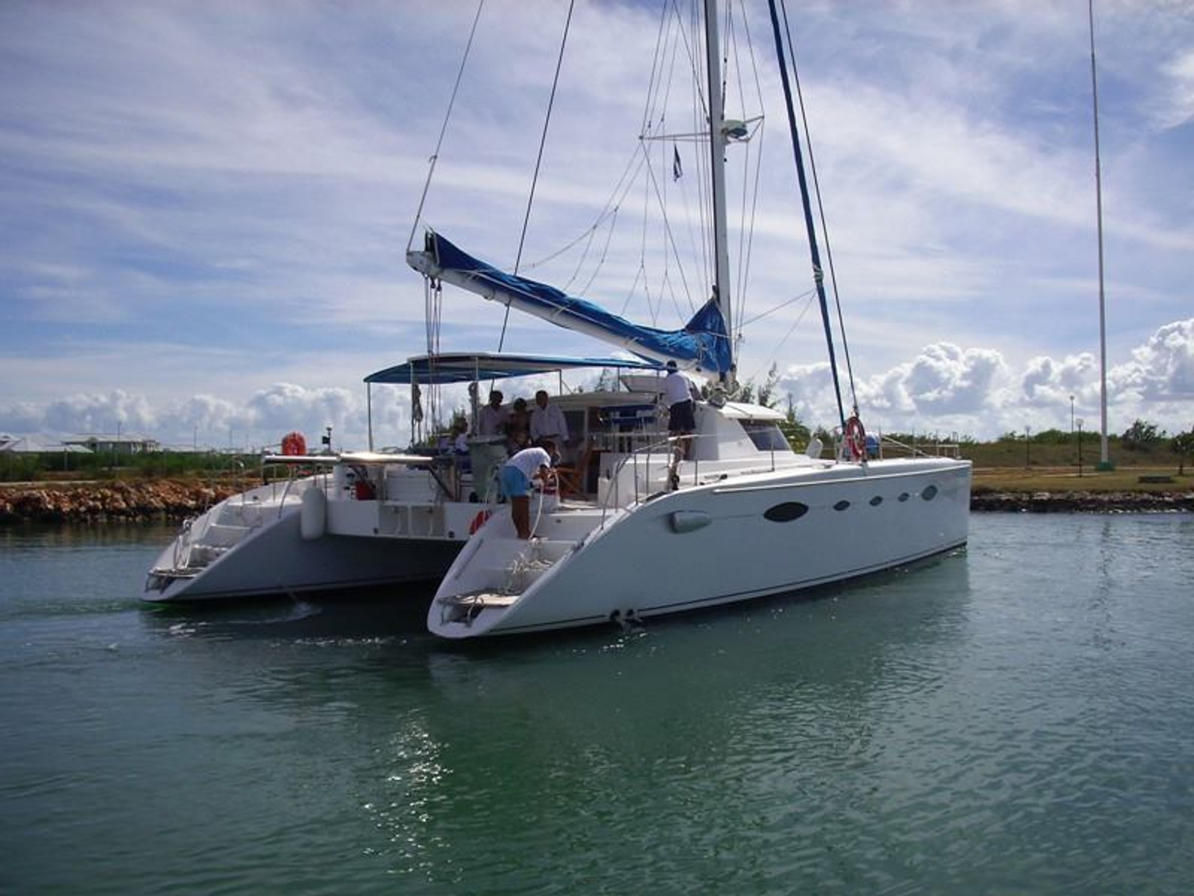 Vie à bord en catamaran "Eleuthera 60". Life on Board in Catamaran "Eleuthera 60"