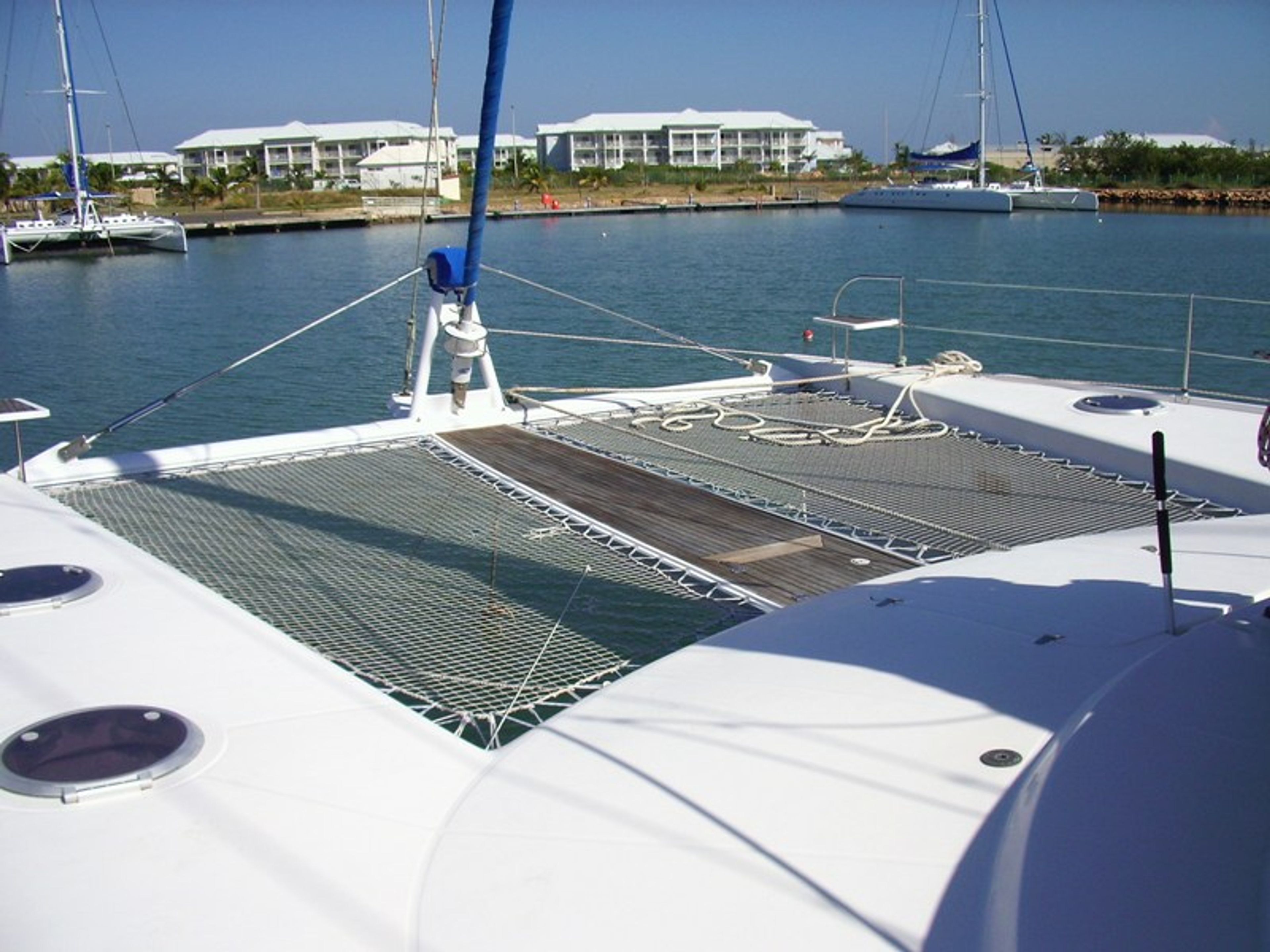 Vie à bord en catamaran "Eleuthera 60". Life on Board in Catamaran "Eleuthera 60"