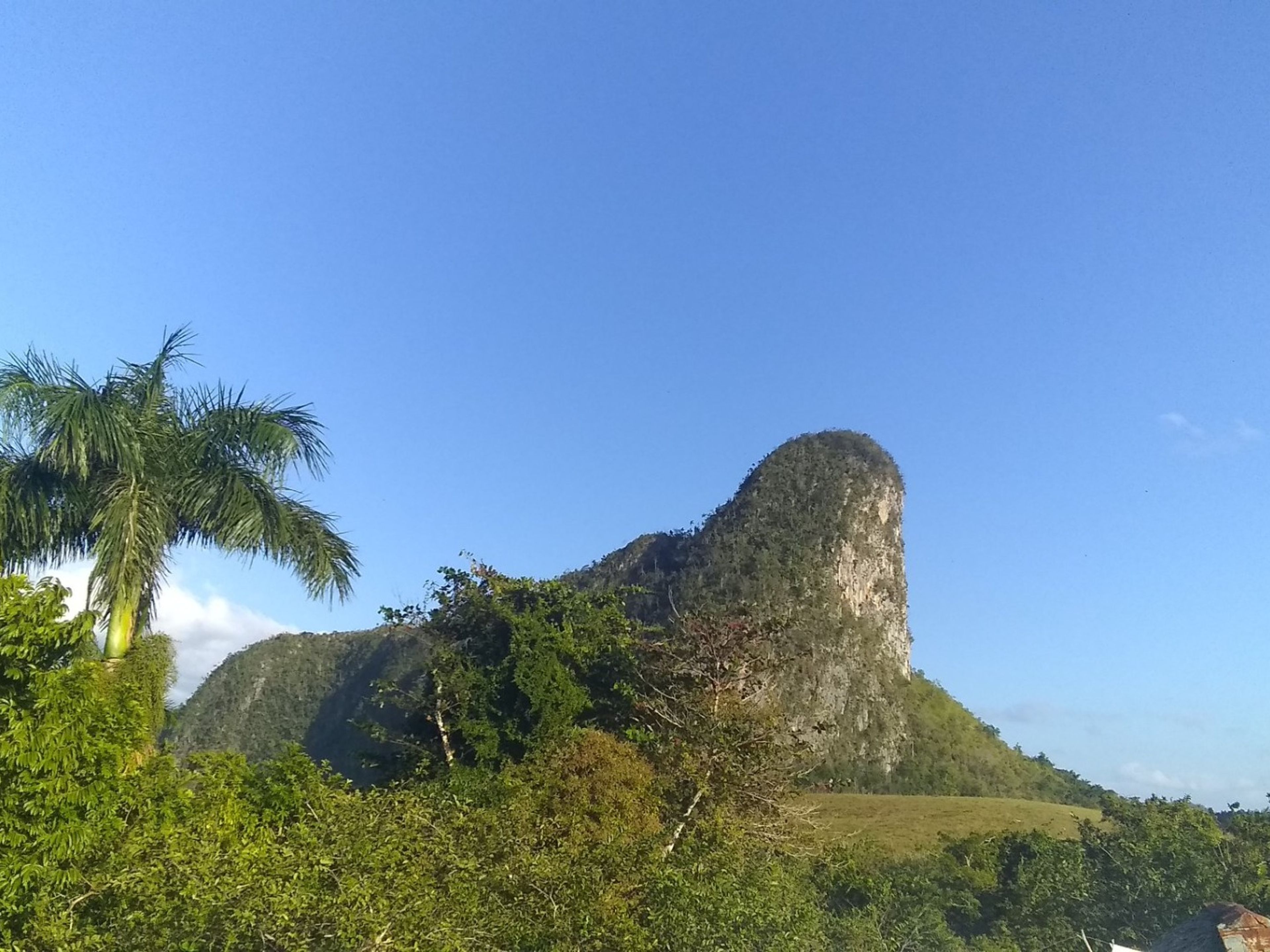 Tour “AVVENTURE SU RUOTE NELLA VALLE DI VIÑALES”. Viñales Valley panoramic view, Viñales, Pinar del Río, Cuba.