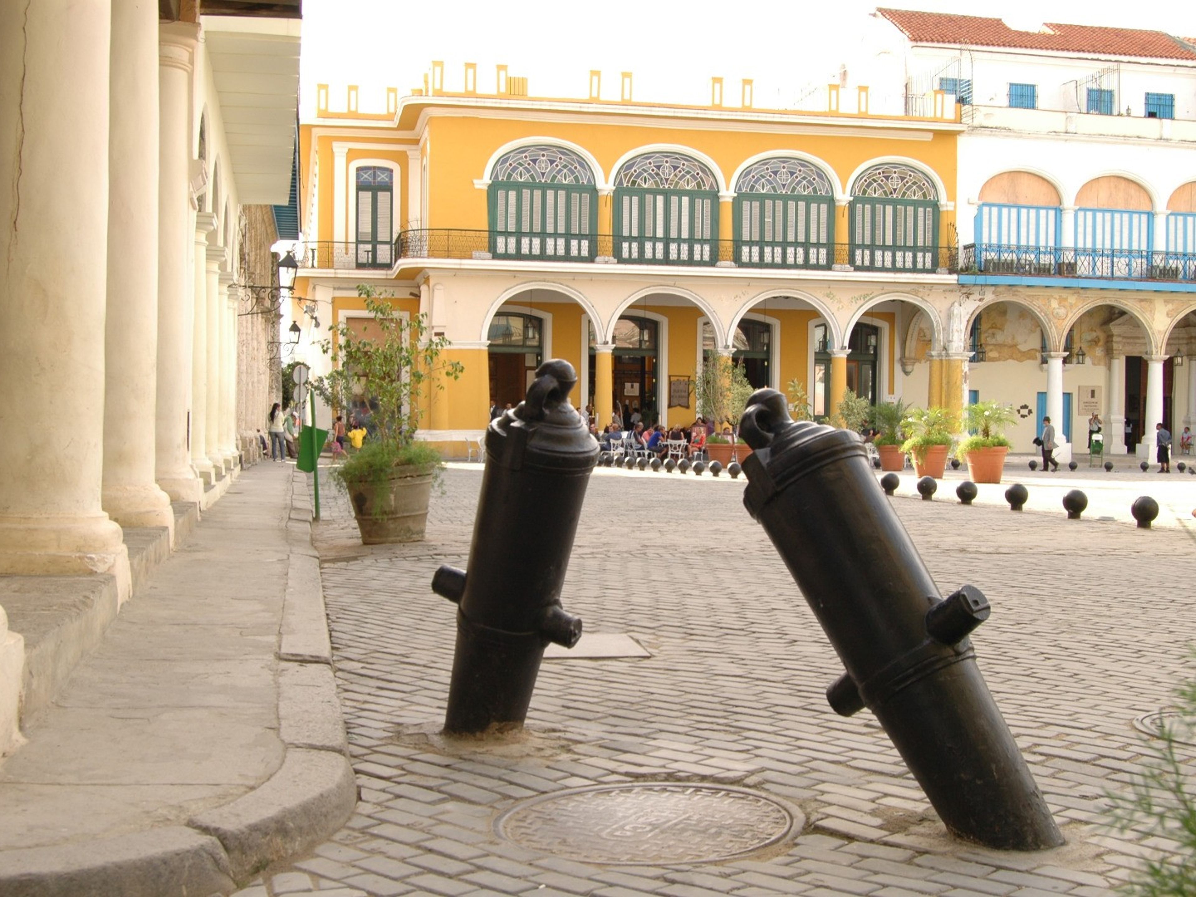 “HAVANA ESPECIAL + TROPICANA CABARET” Tour. Plaza Vieja panoramic view