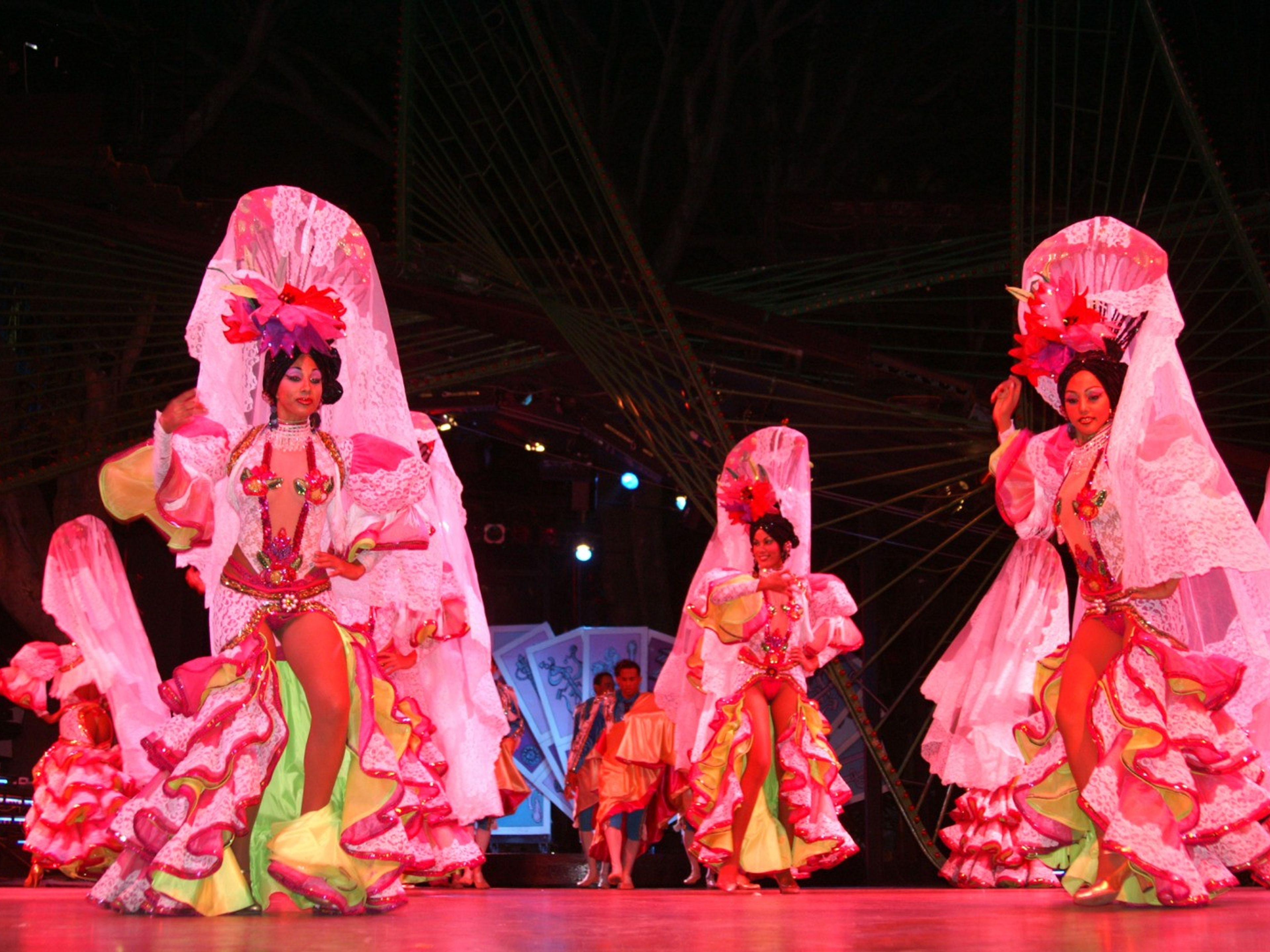 “HAVANA ESPECIAL + TROPICANA CABARET” Tour. TAMBORES EN CONCIERTO Tropicana Cabaret Show