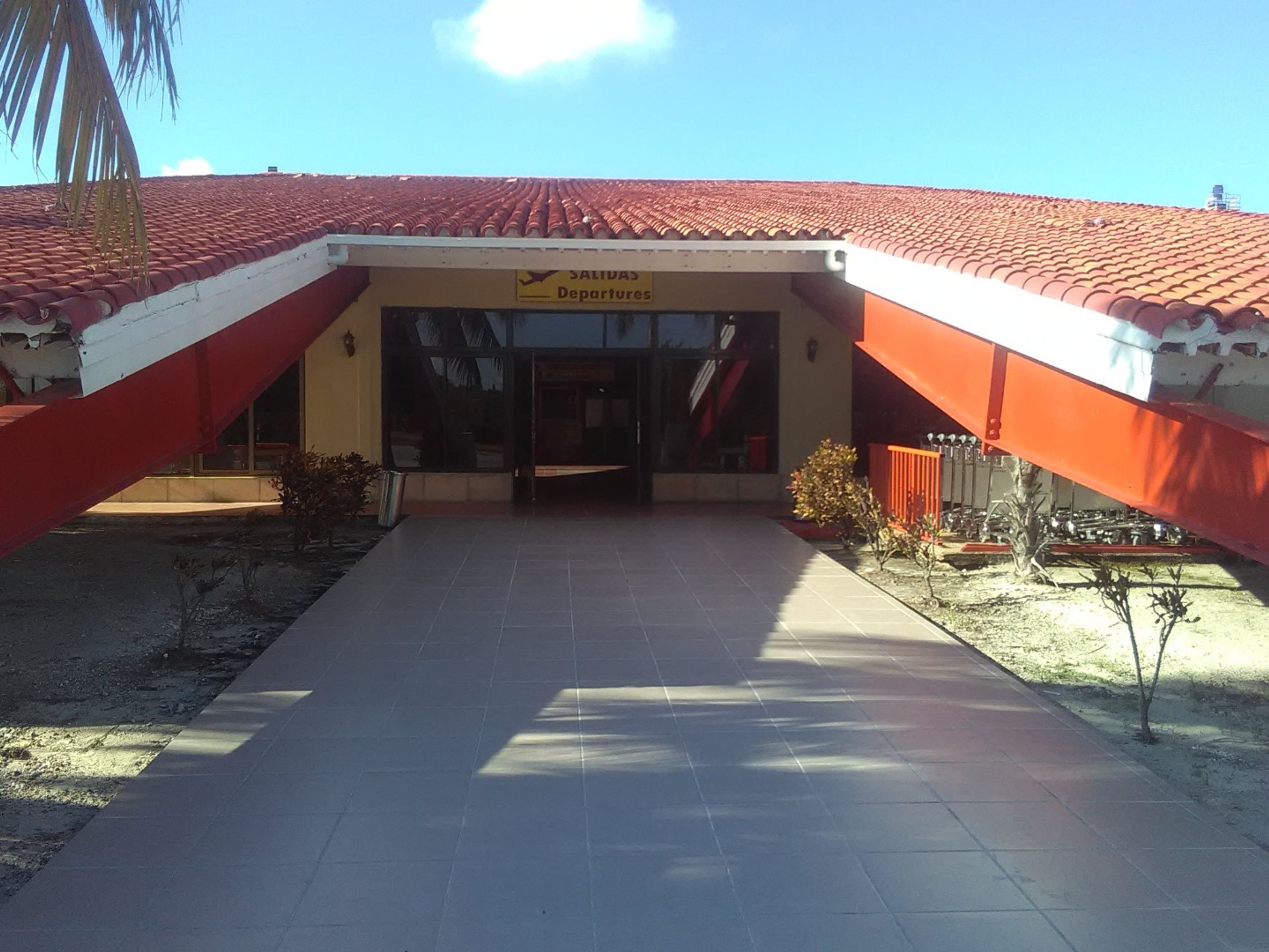 "VIP LOUNGE SERVICE AT VILO ACUÑA, CAYO LARGO DEL SUR INTERNATIONAL AIRPORT". Vilo Acuña International Airport panoramic view, Cayo Largo del Sur, Cuba.
