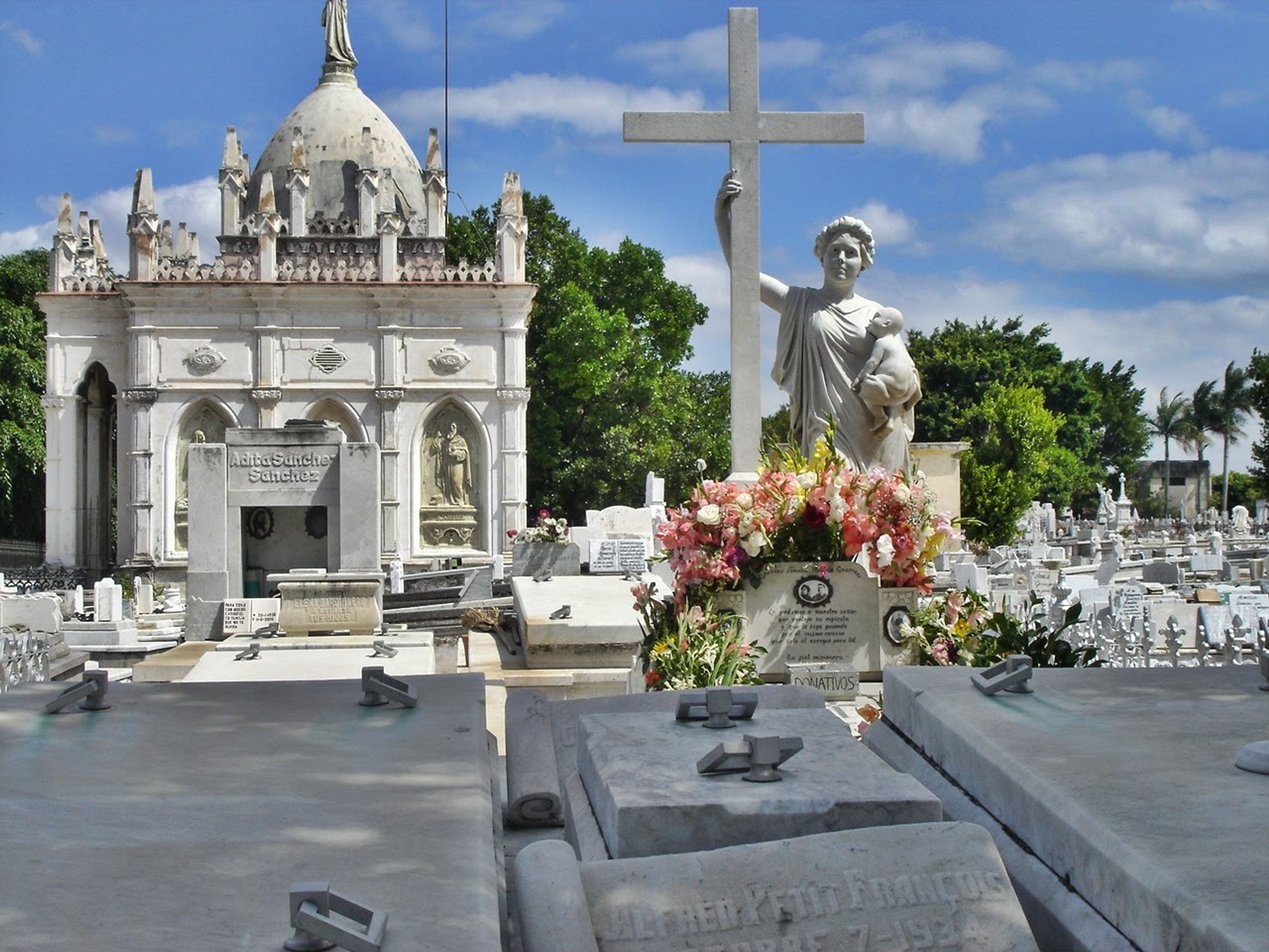 Radtour "HAVANNA, MULTICOLOR STADT". Cemetery of Columbus, national monument of Cuba. Cycling tour “Havana, Multicolor Route”