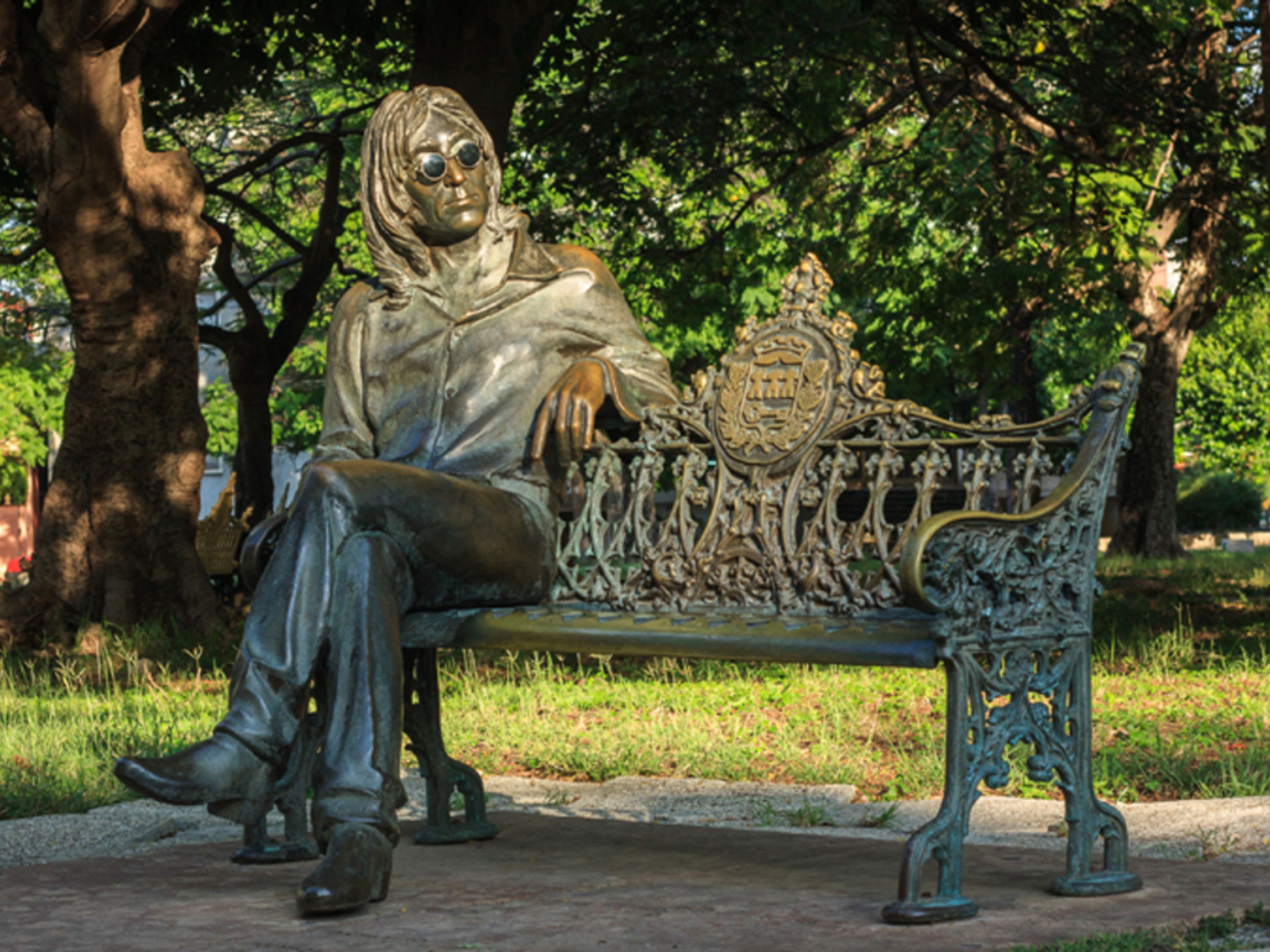 Велосипедный тур "ГАВАНА, МНОГОЦВЕТНЫЙ ГОРОД". The John Lennon Park, Vedado, Havana, Cuba. Cycling tour “Havana, Multicolor Route”