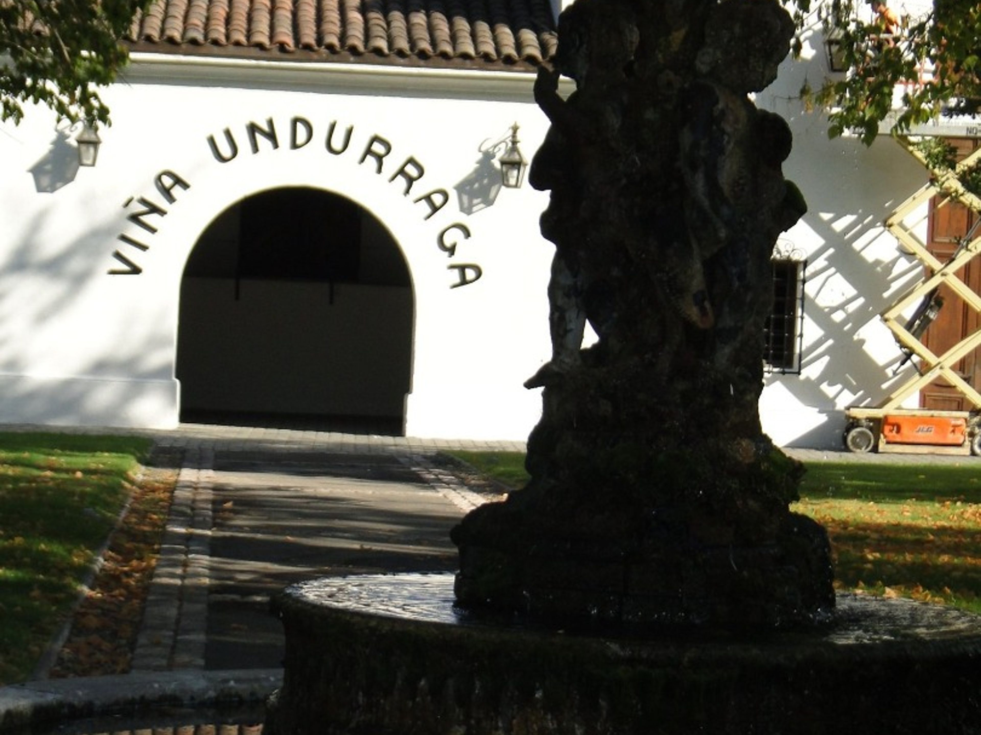“WEINGUT UNDURRAGA” Tour. “UNDURRAGA WINERY” Tour, Chile.