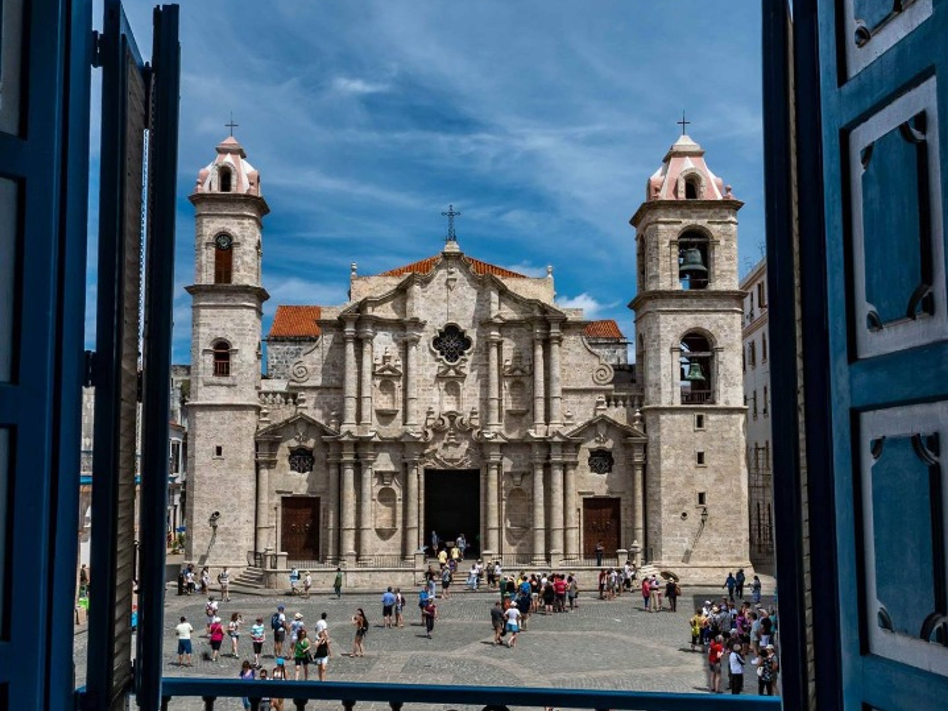 Excursão "ORDENAMENTO URBANO E ARQUITECTURA FORA DAS MURALHAS DE HAVANA". Cathedral of Havana panoramic view, Old Havana, La Habana, Cuba.