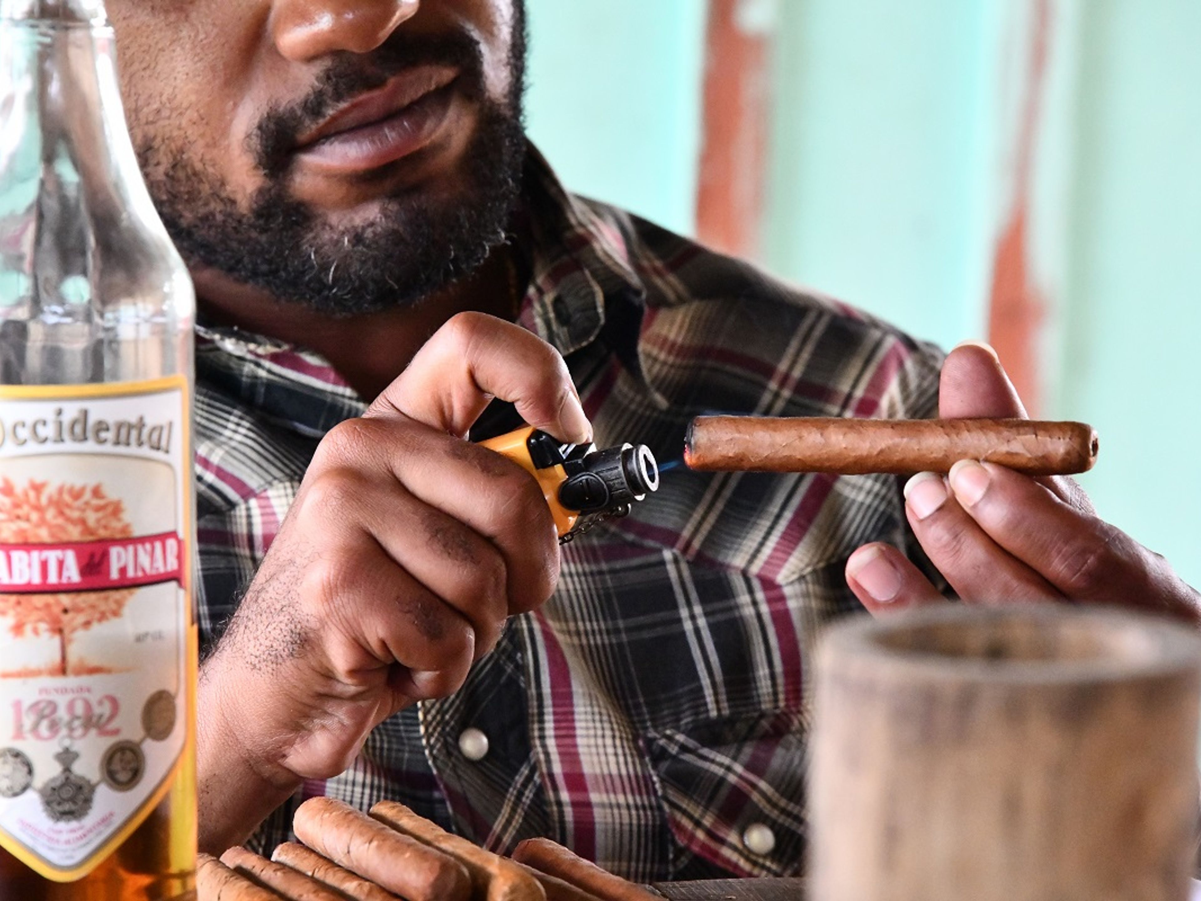 Tour “PINAR DEL RIO & VIÑALES”. Traditional tobacco rollers in the Viñales Valley, Pinar del Río, Cuba.