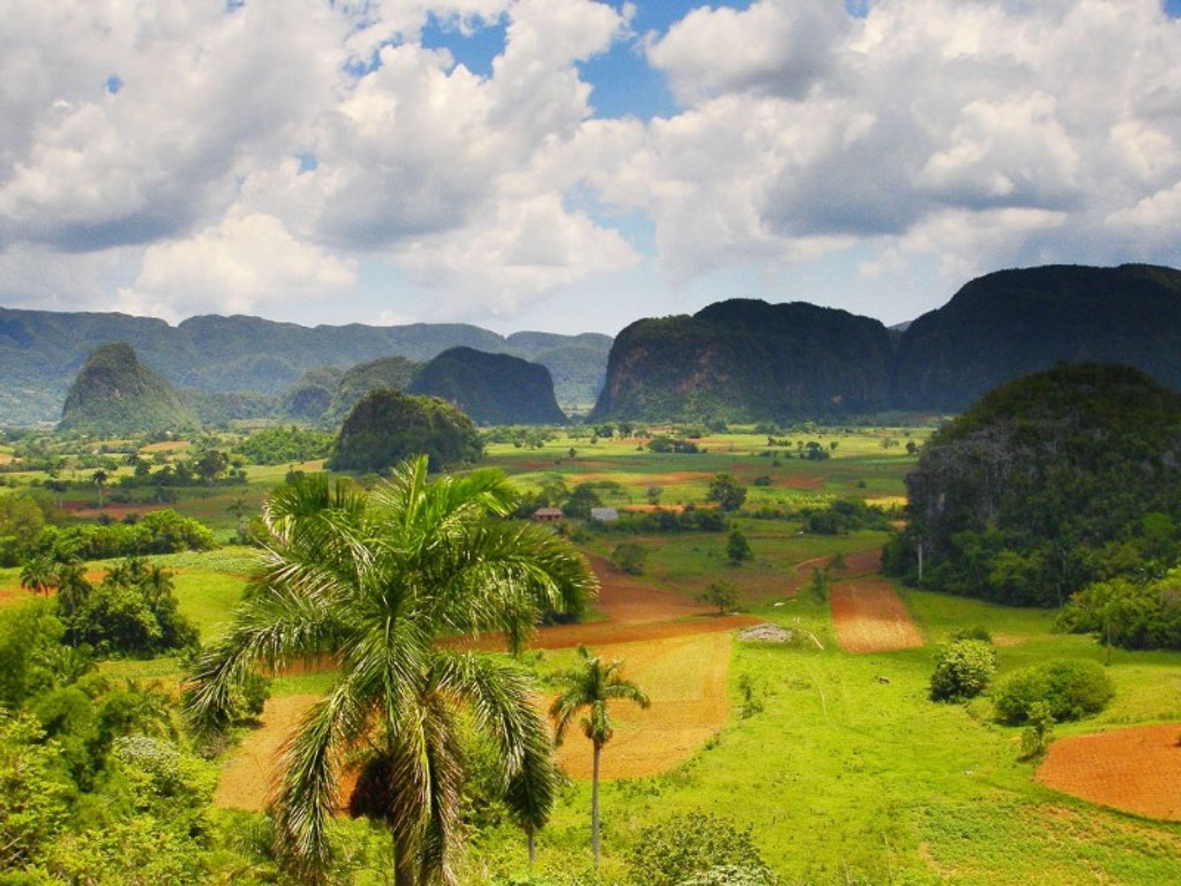 Tour “PINAR DEL RIO & VIÑALES”. The Viñales Valley (Valle de Viñales) panoramic view, UNESCO World Heritage Site, Viñales, Pinar del Río, Cuba.
