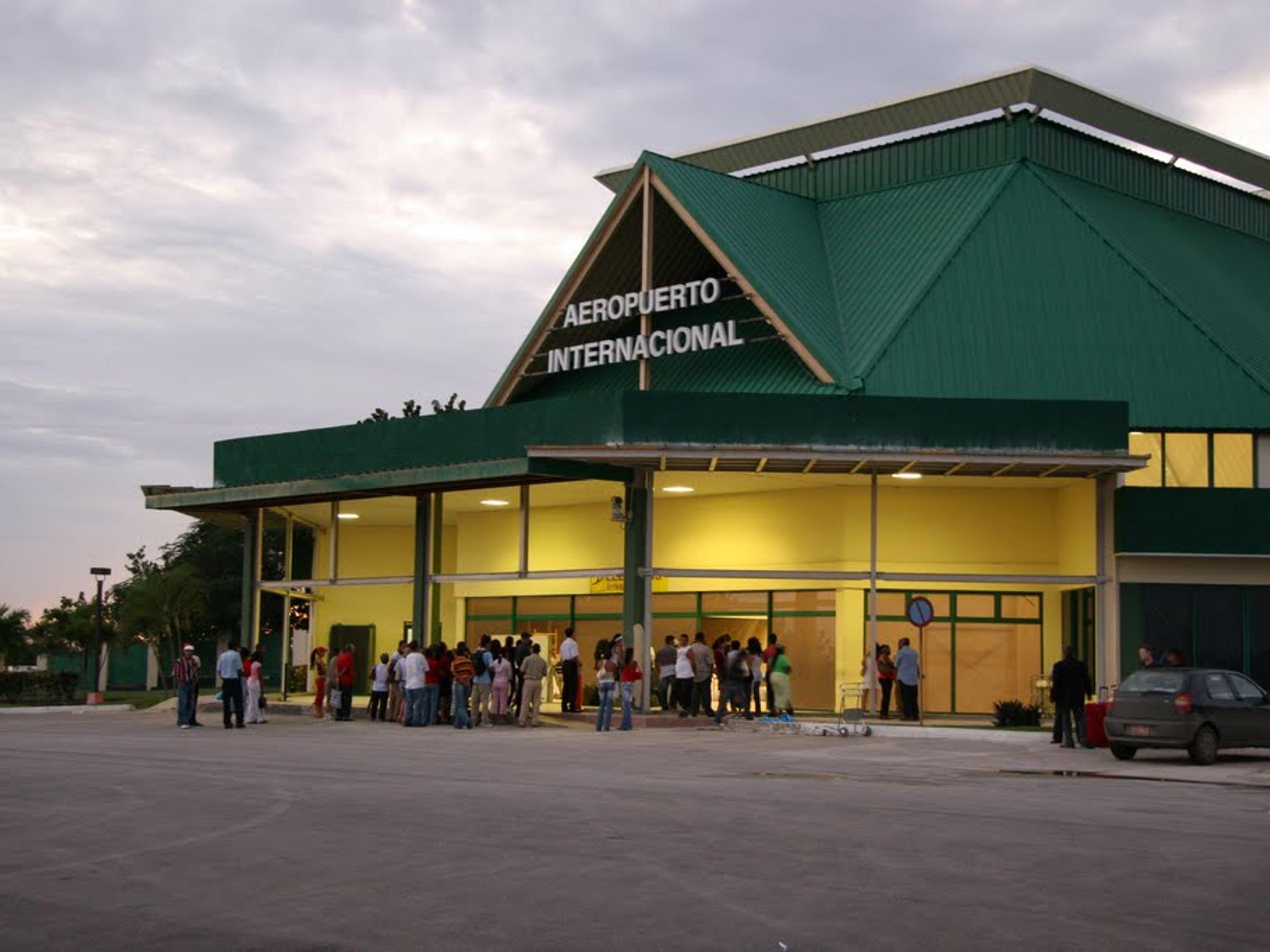 "SERVICE DE SALON VIP À L'AÉROPORT INTERNATIONAL FRANK PAÍS GARCÍA, HOLGUÍN". Frank País, Holguín International Airport