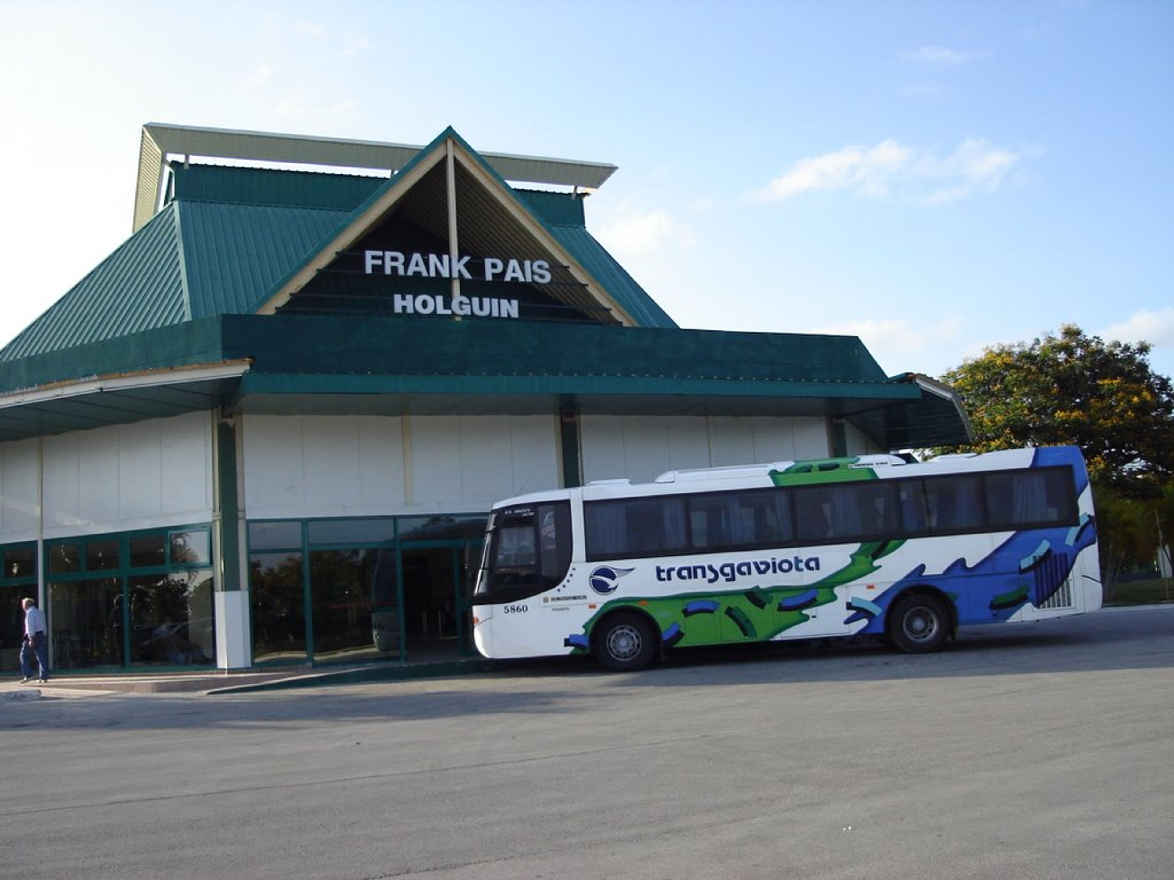 "SERVICE DE SALON VIP À L'AÉROPORT INTERNATIONAL FRANK PAÍS GARCÍA, HOLGUÍN". Frank País, Holguín International Airport