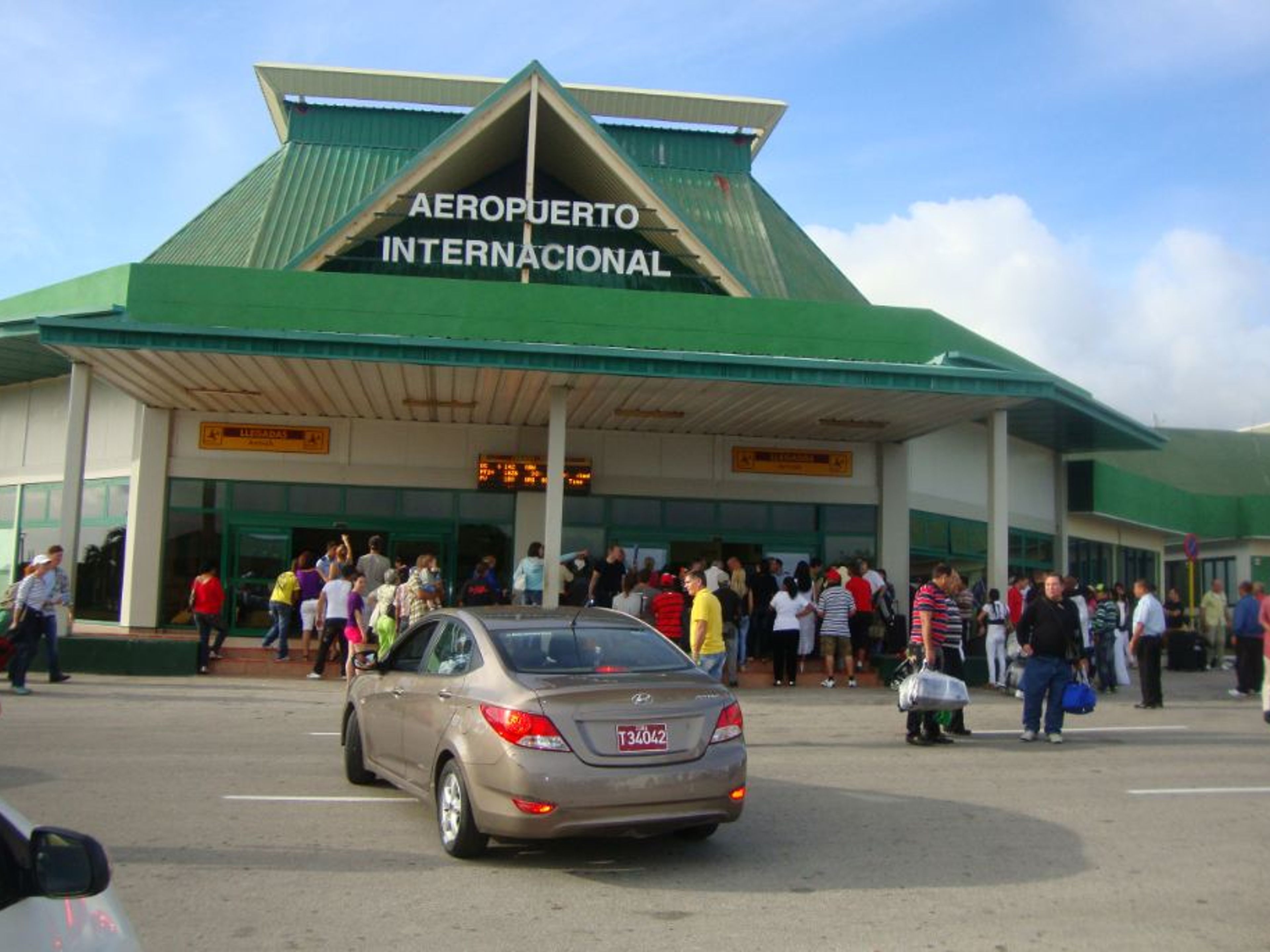 "SERVICE DE SALON VIP À L'AÉROPORT INTERNATIONAL FRANK PAÍS GARCÍA, HOLGUÍN"