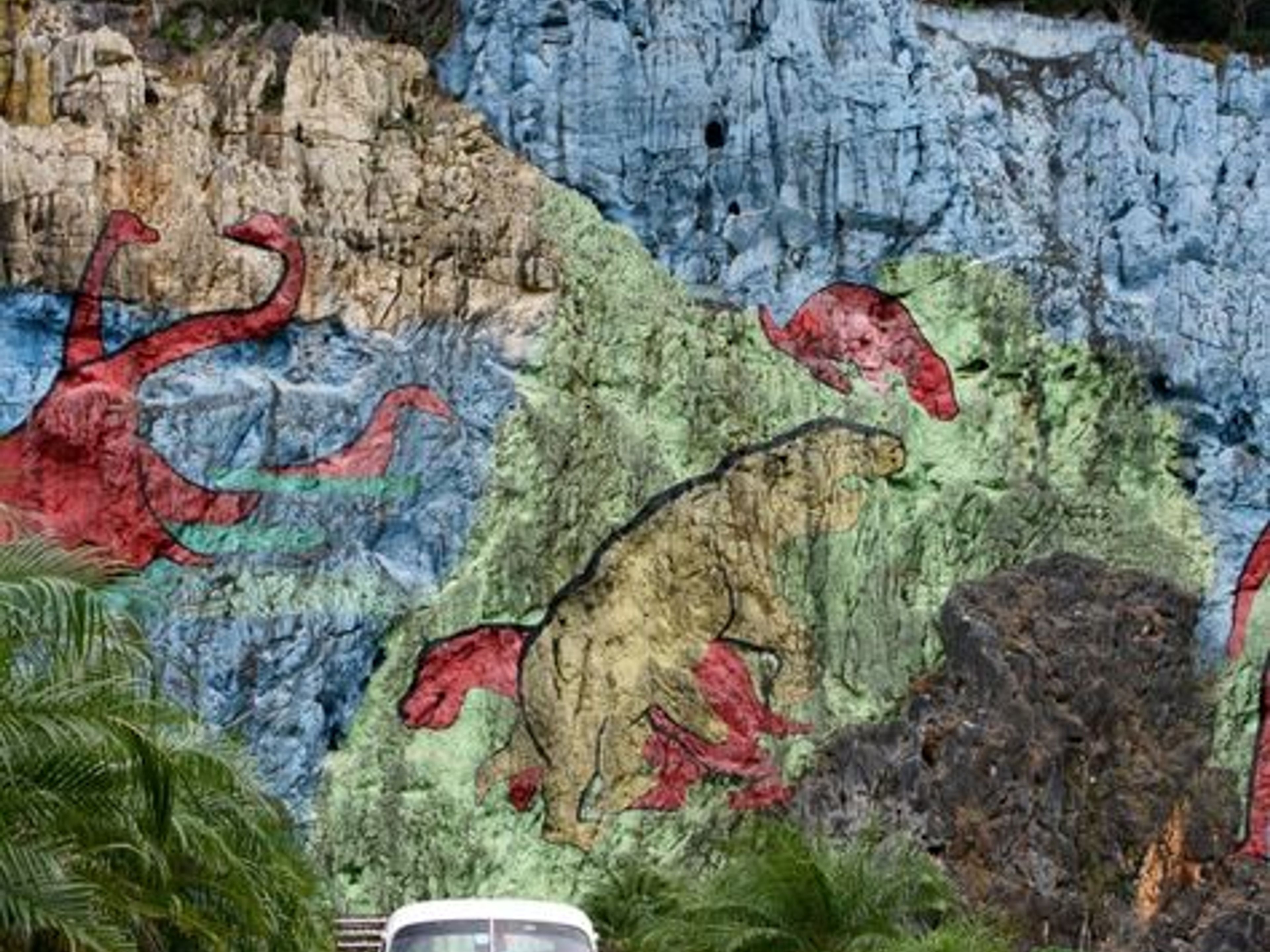 Tour “GIRO A VIÑALES IN AUTO AMERICANE CLASSICHE”. TOUR TO VIÑALES IN AMERICAN CLASSIC CAR
