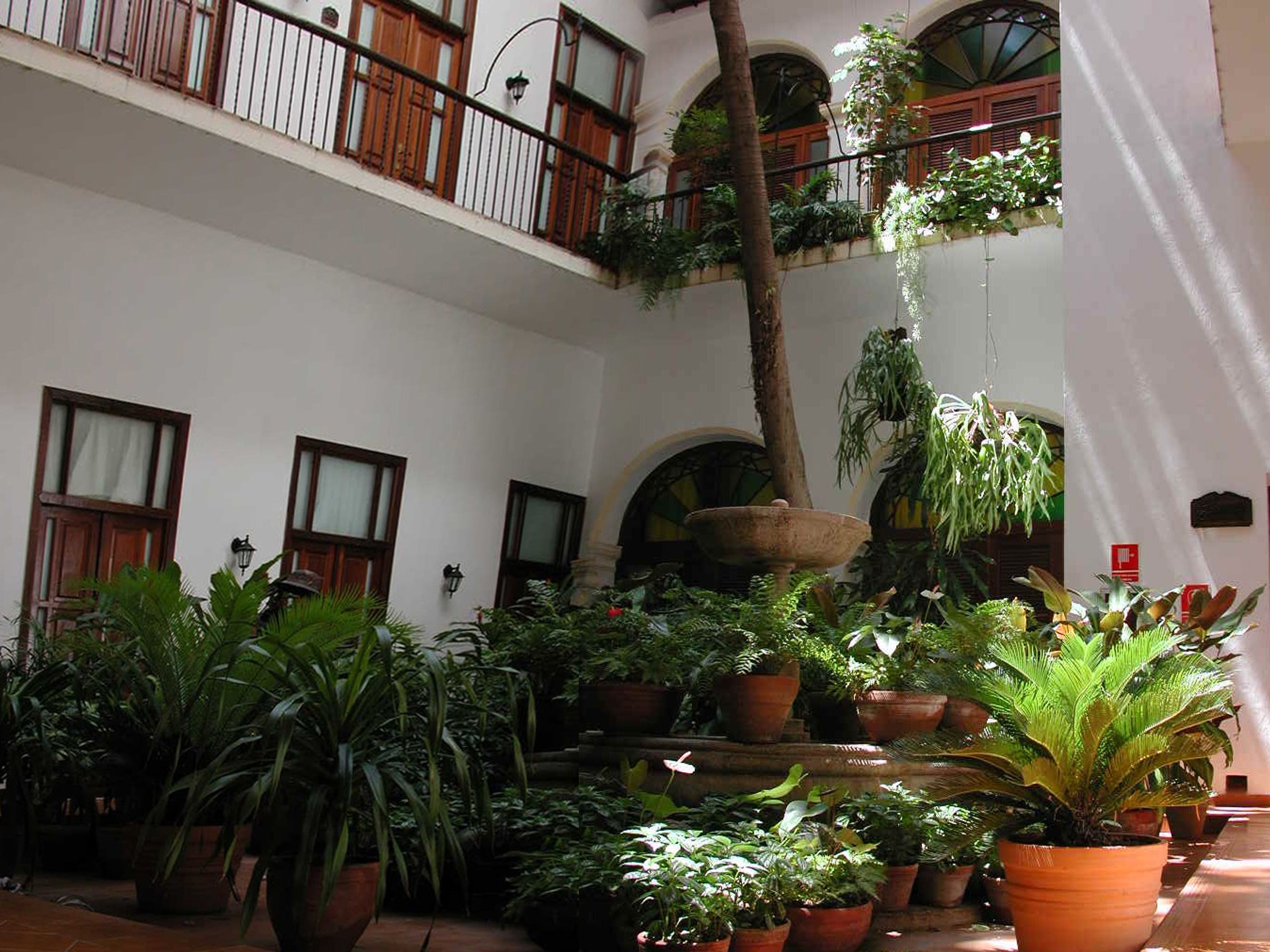 HABAGUANEX DEL TEJADILLO HotelInside patio view