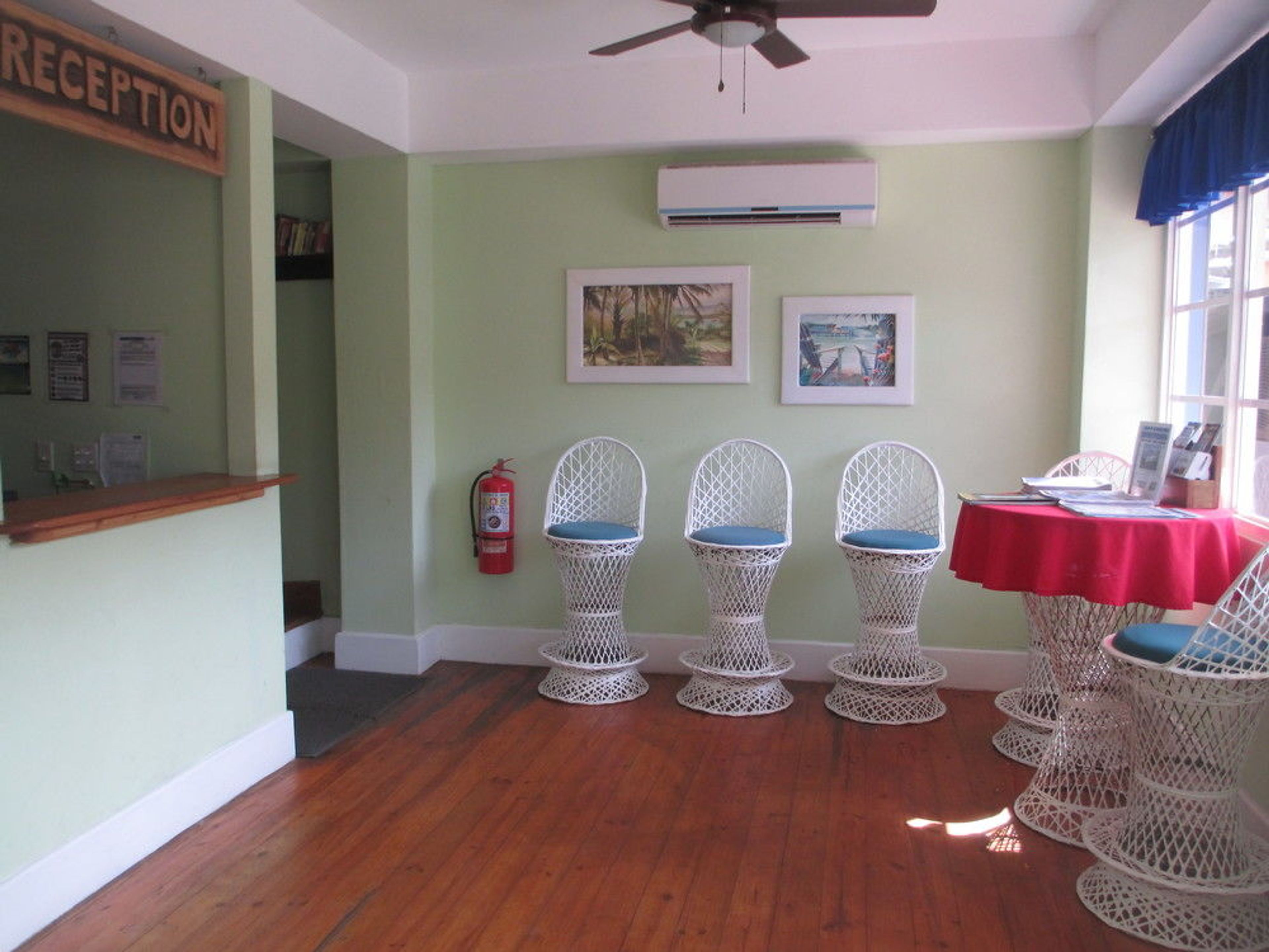 Bocas Town Hotel - Hotel's reception view