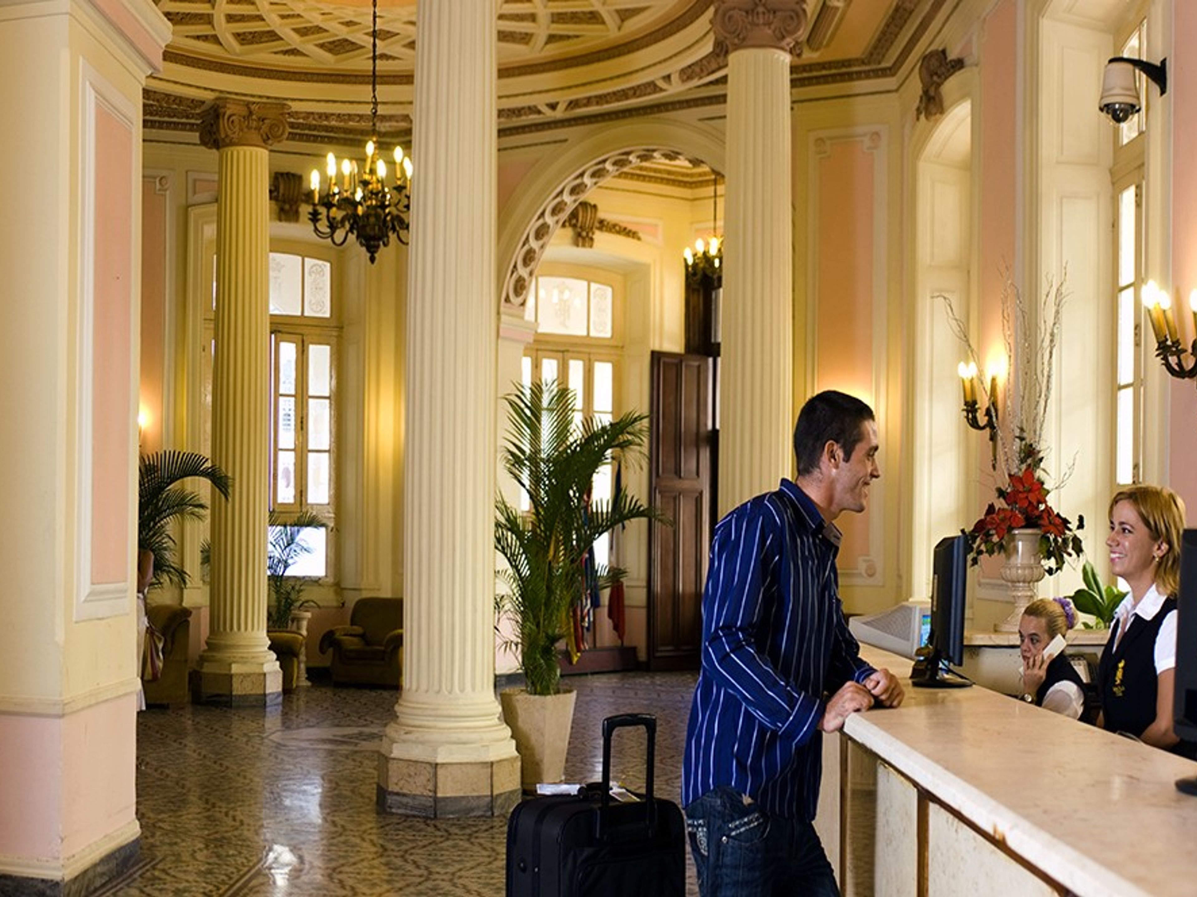 Oтель GRAN CARIBE PLAZAHotel's reception view.