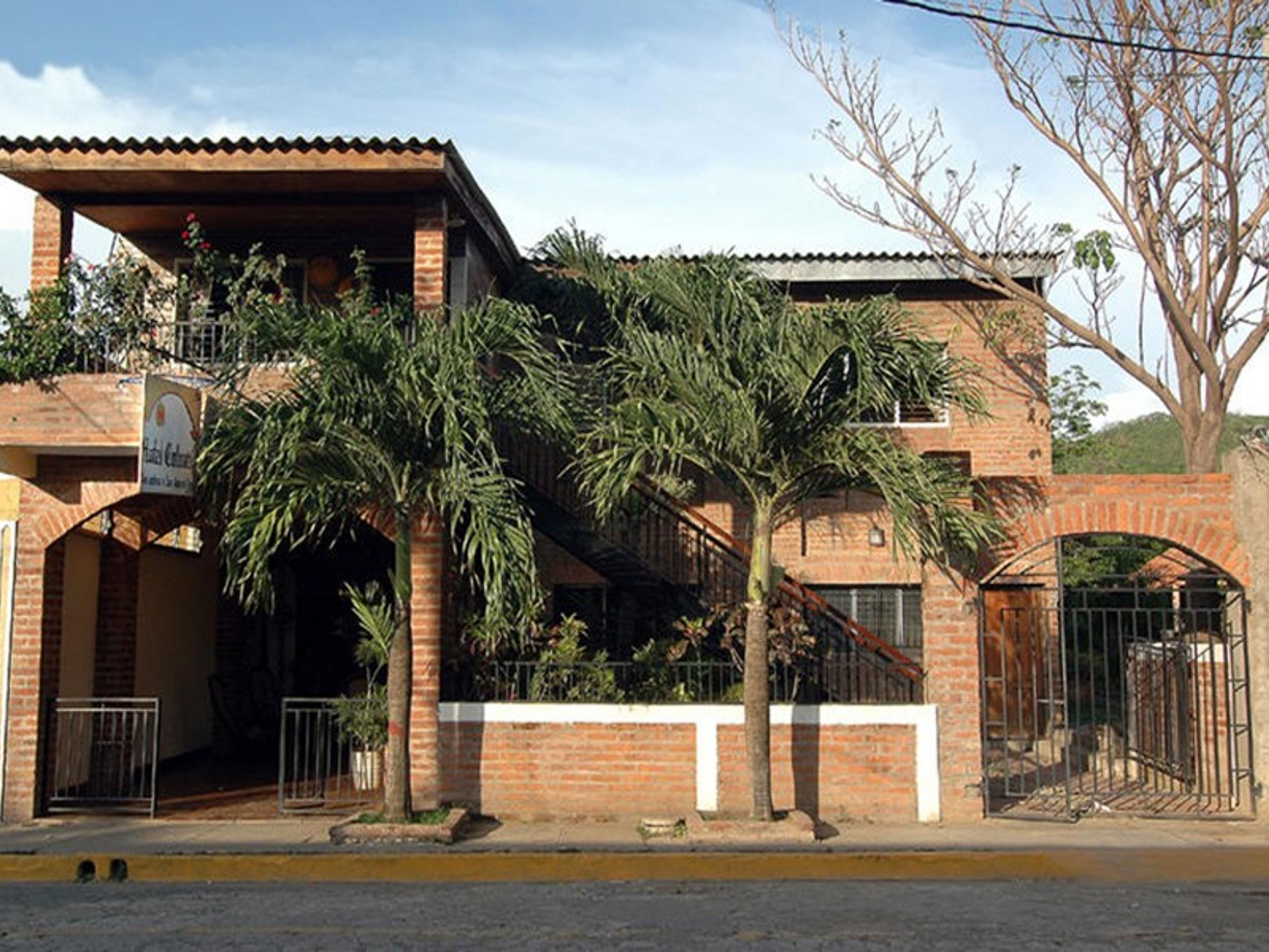Colonial Hotel