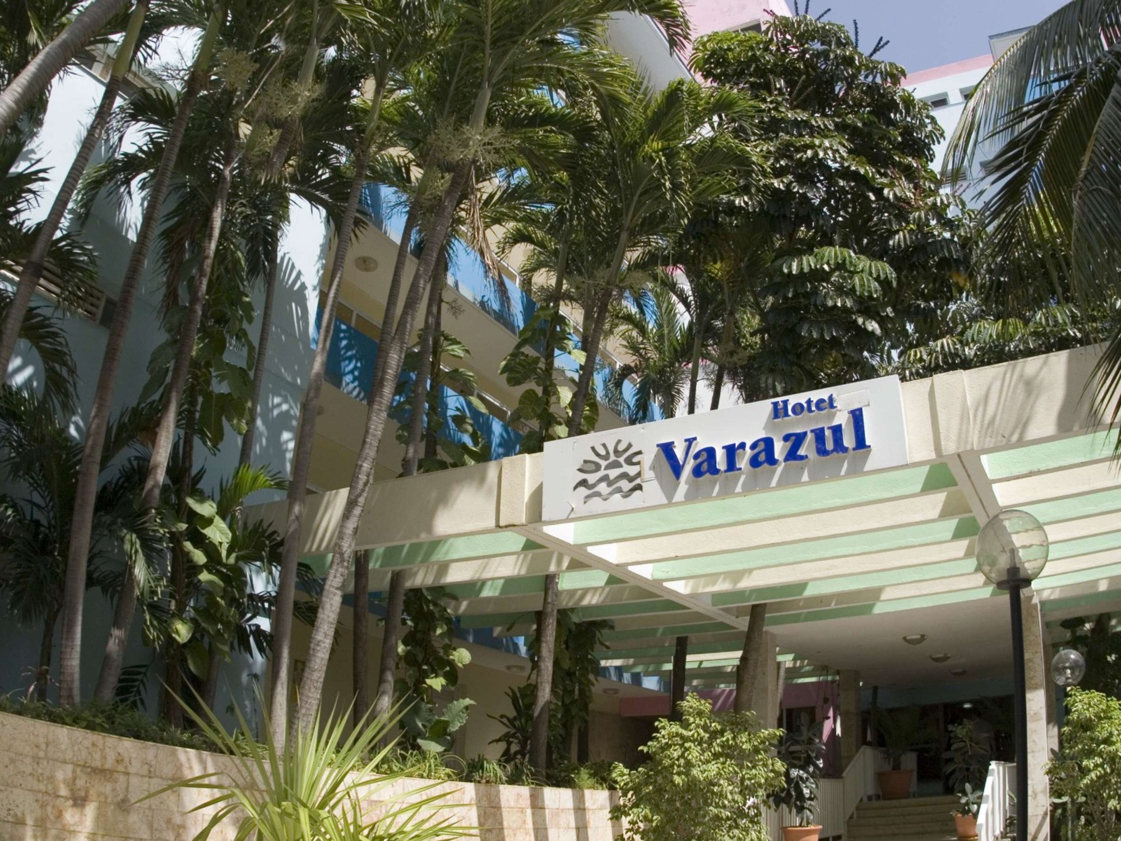 Islazul Varazul AparthotelAparthotel entrace
