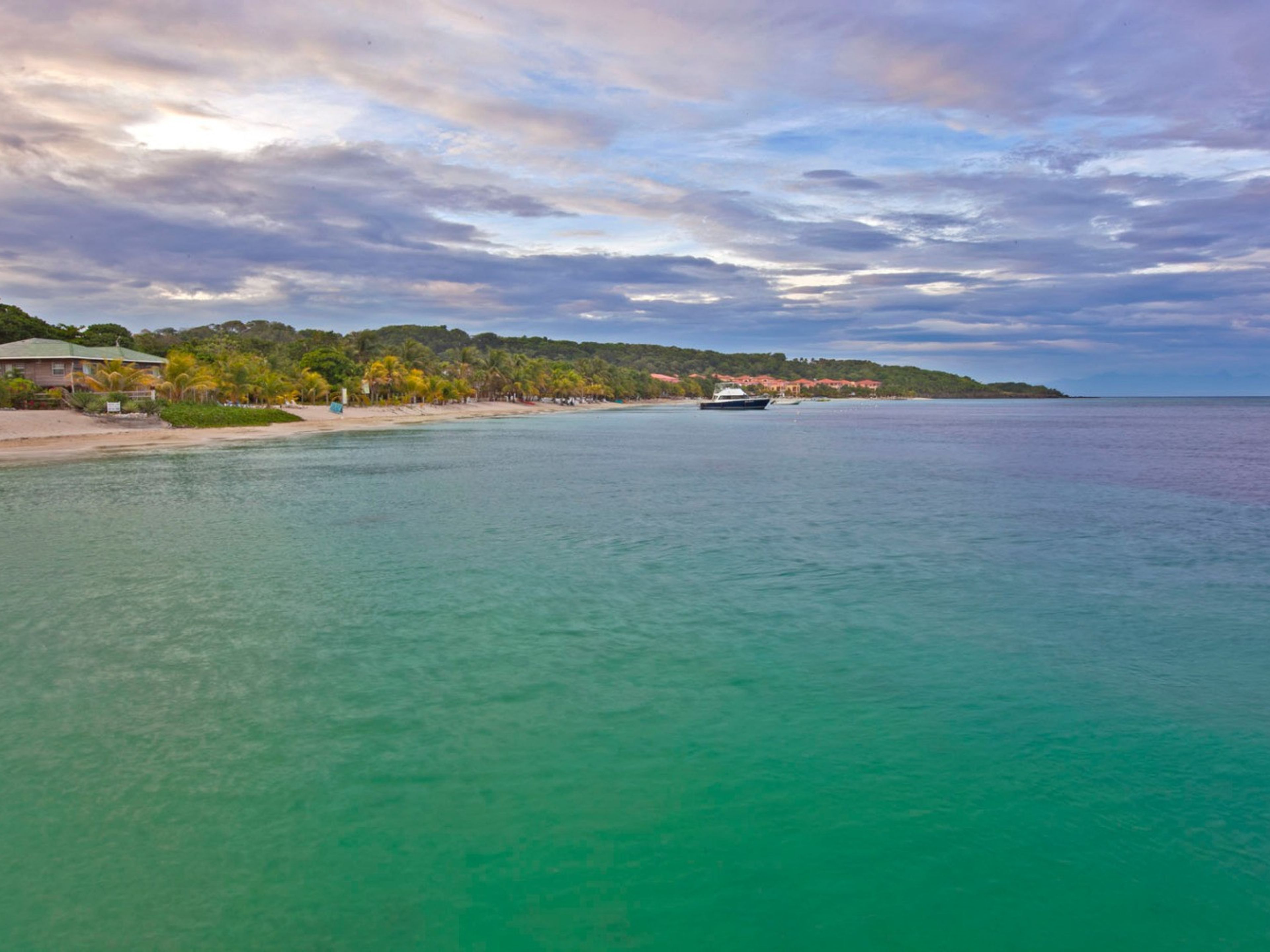 Отель Henry Morgan & Beach ResortWest Bay Beach panoramic view, Isla de la Bahía, Roatán