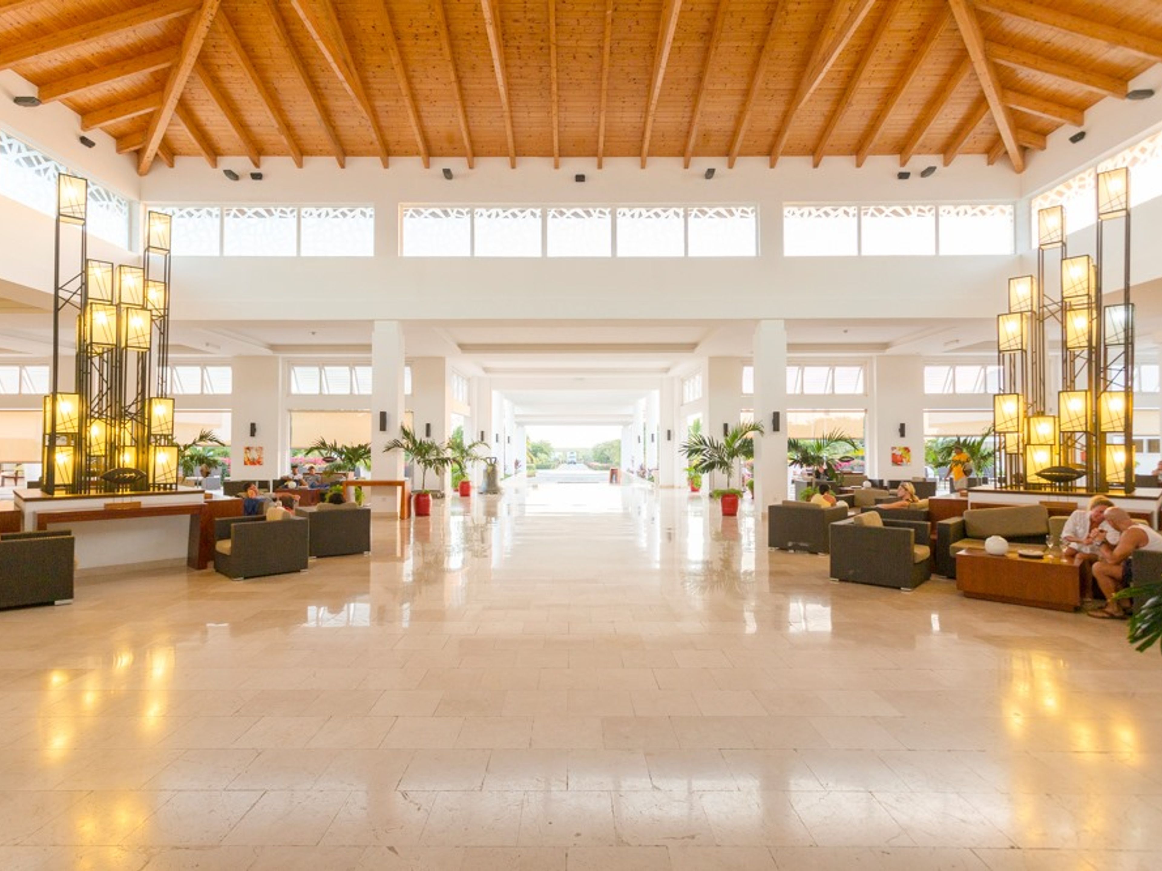 Hotel VALENTÍN PERLA BLANCA - Sólo para adultos mayores de 18 añosHotel´s lobby view