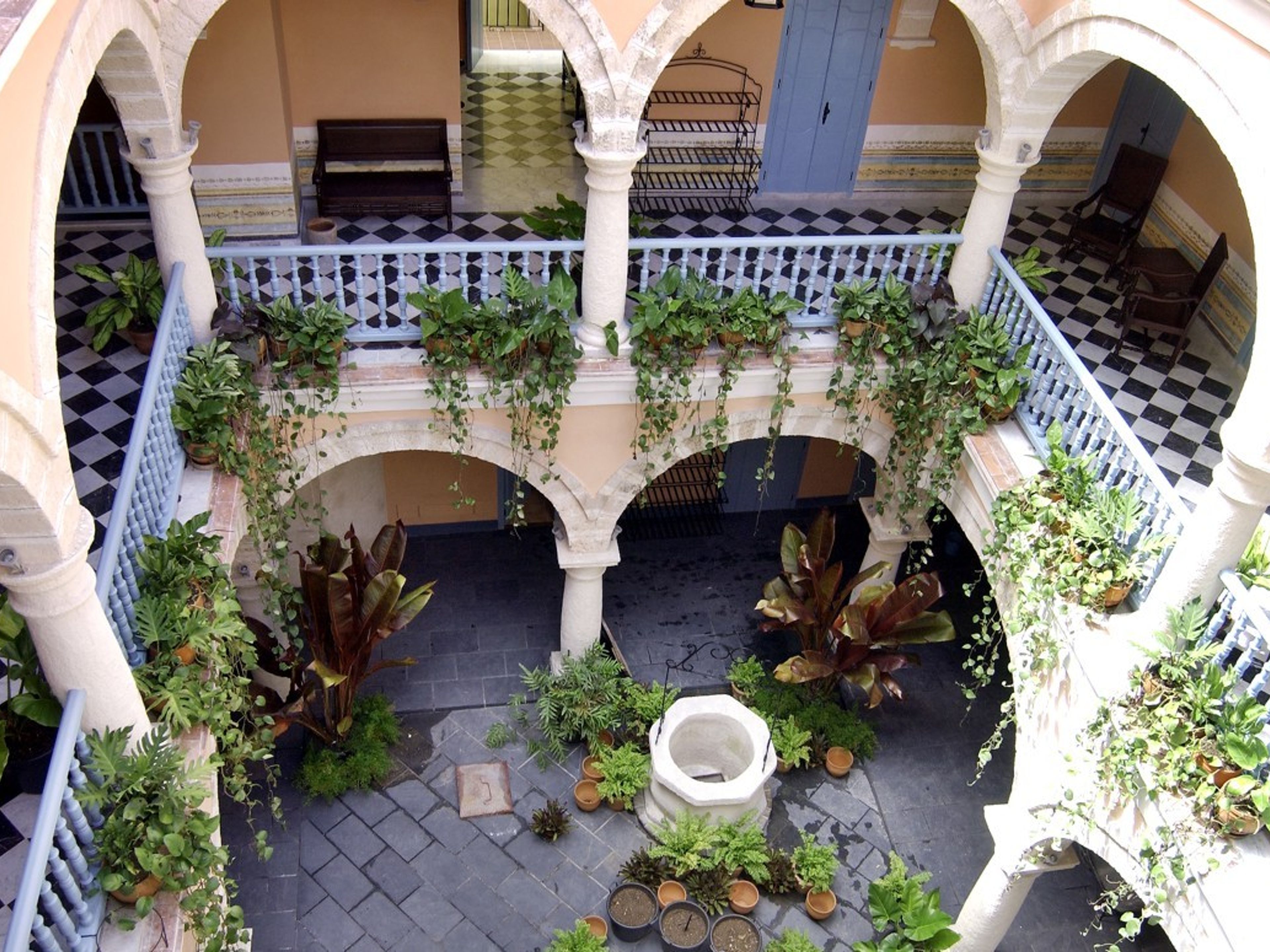 HABAGUANEX MARQUÉS DE PRADO AMENO HotelInside patio view