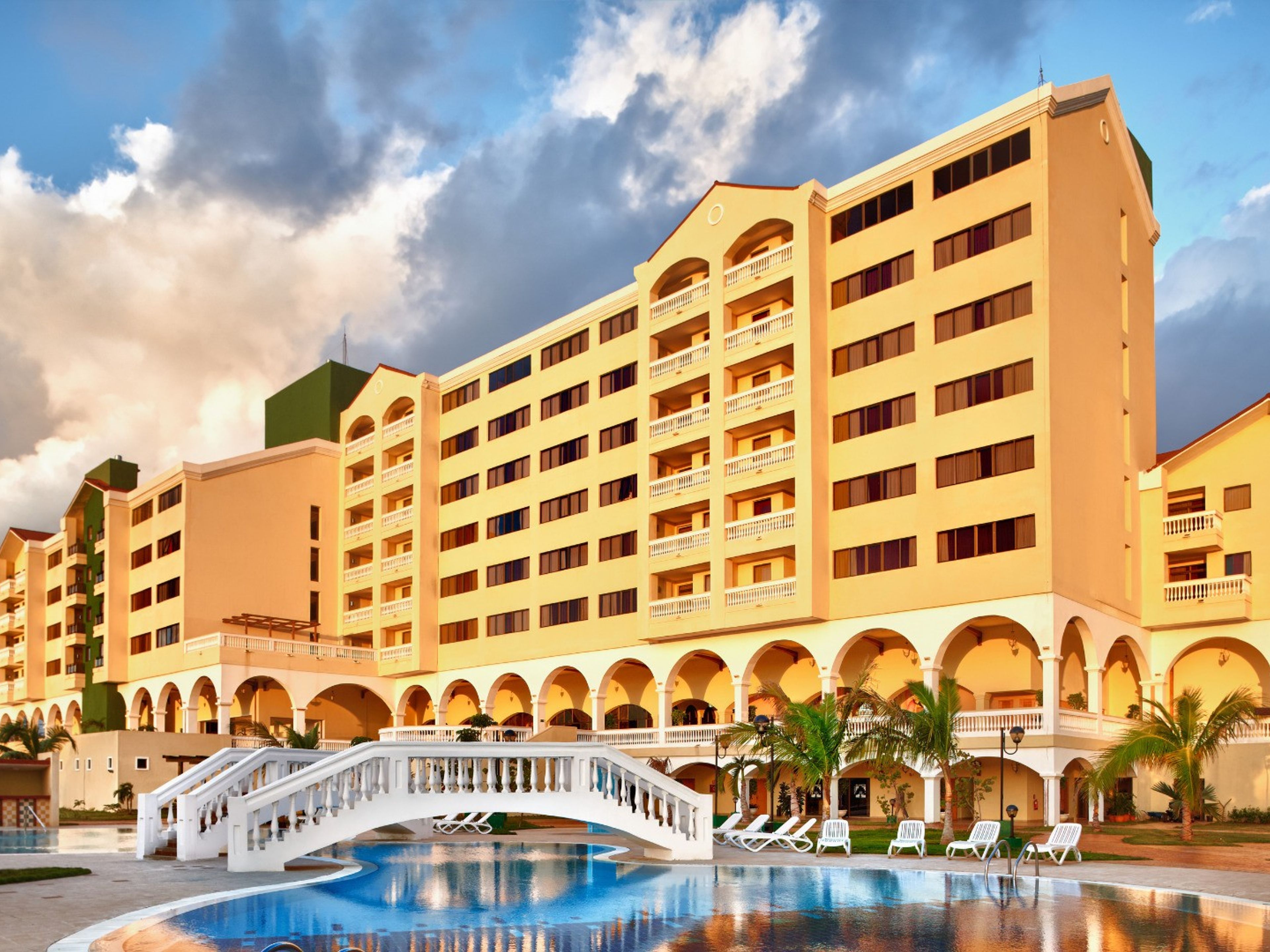 Отель VALENTIN QUINTA AVENIDA HABANAPanoramic hotel & pool view
