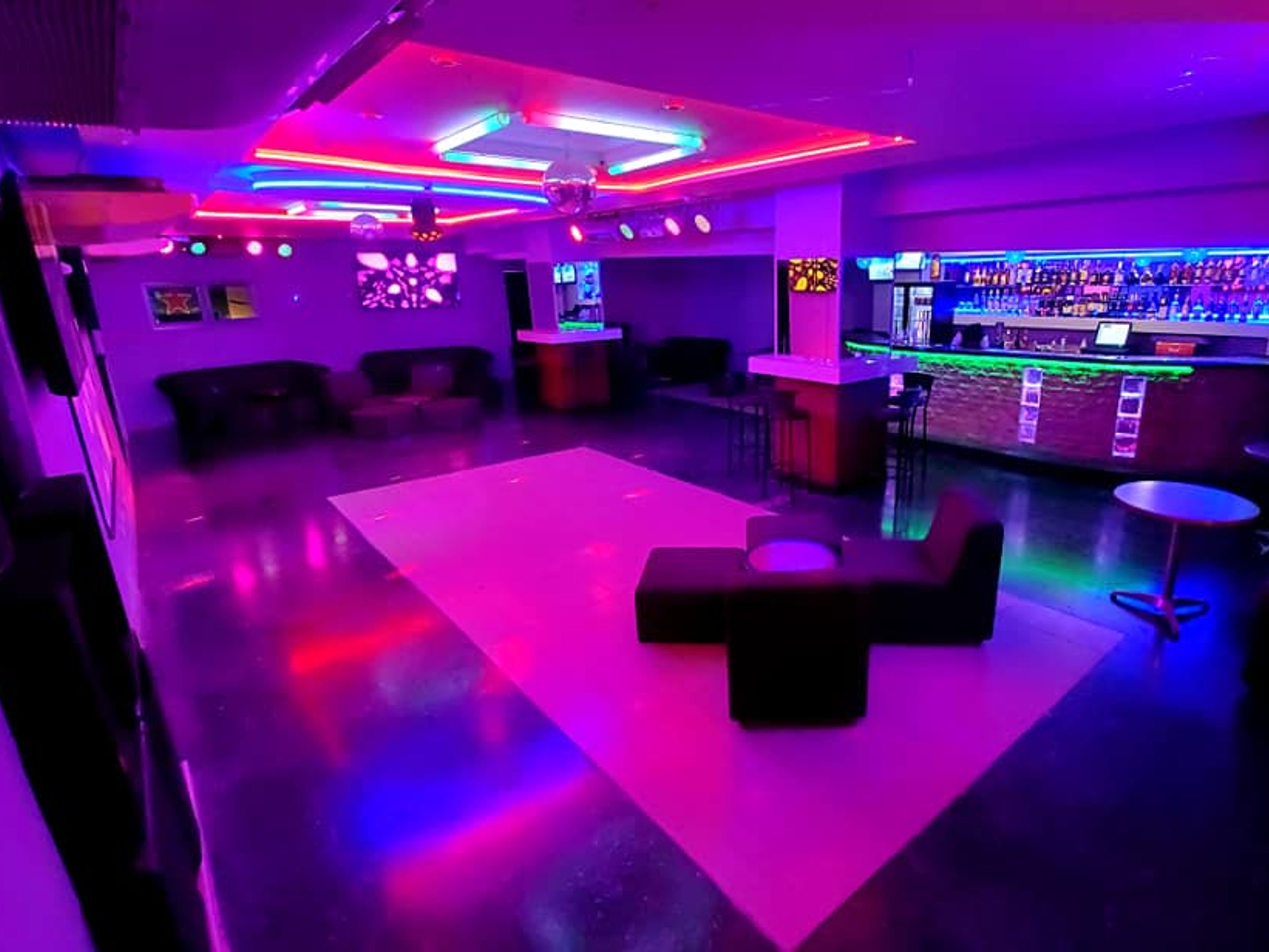 Hôtel DEAUVILLENight Club 70’S CAFÉ