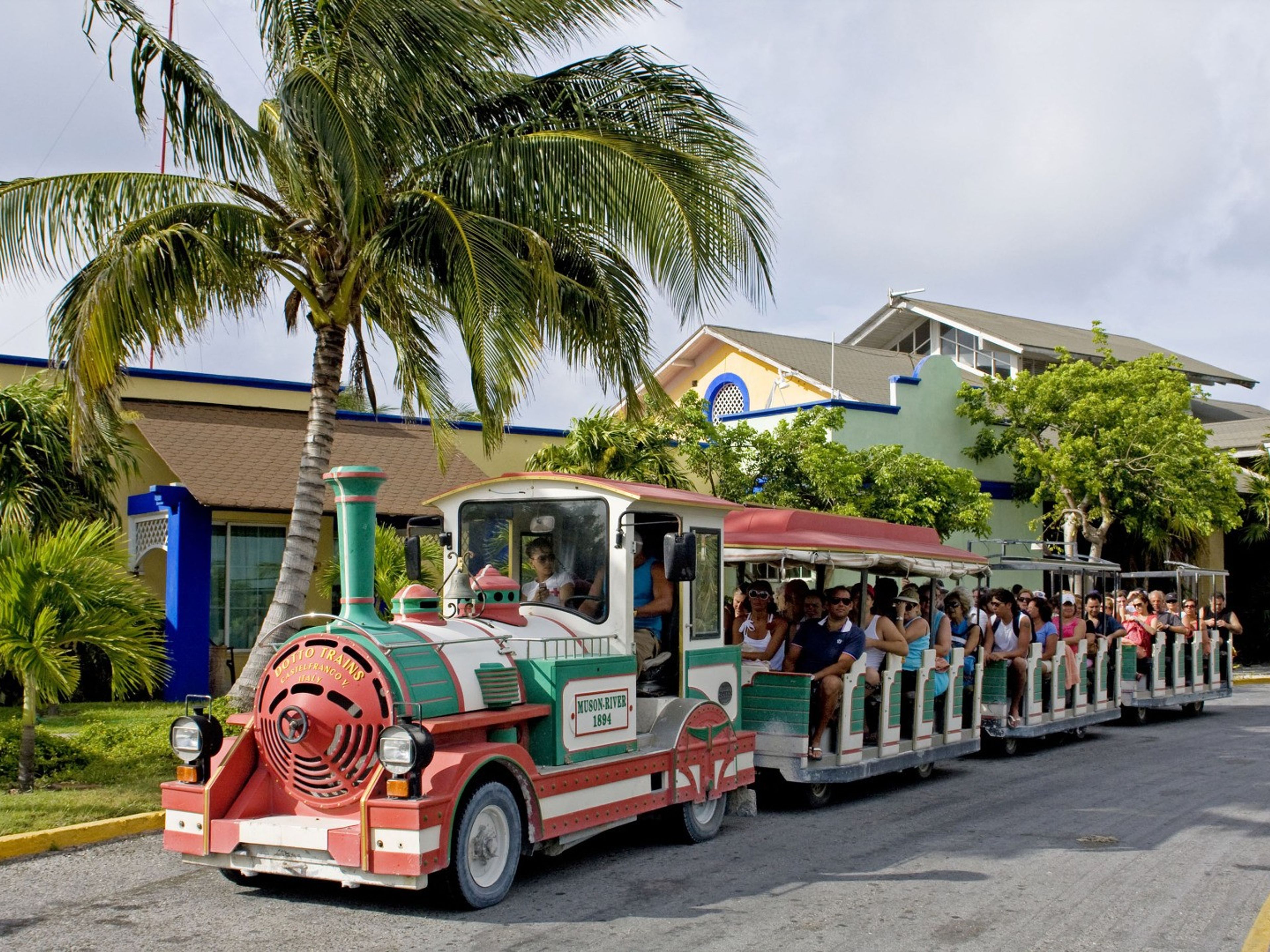 Hotel MEMORIES CAYO LARGOTrain shuttle service to the Marina and unspoiled beaches.