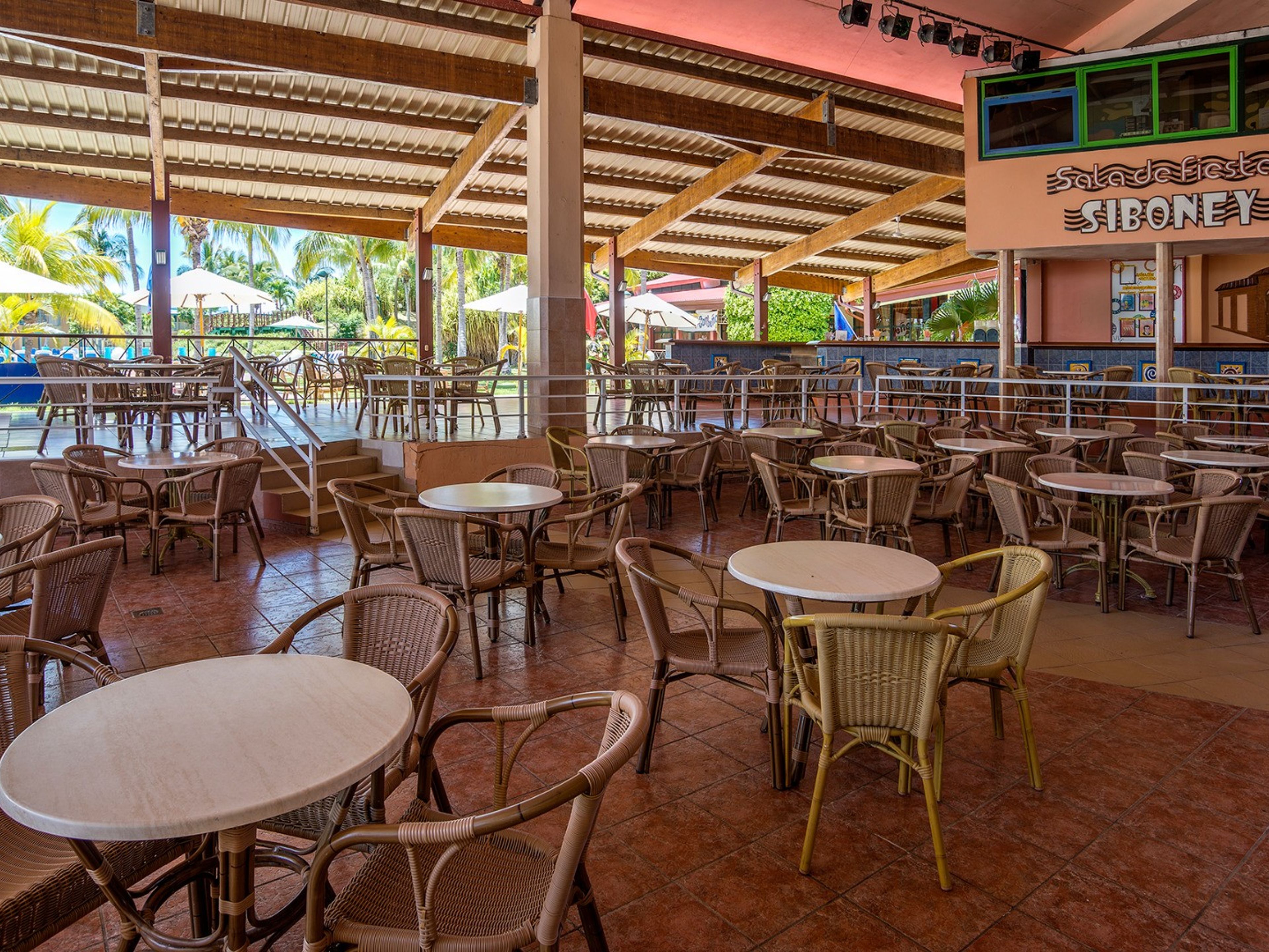 SOL HICACOS VARADERO  HotelTheater Bar Siboney