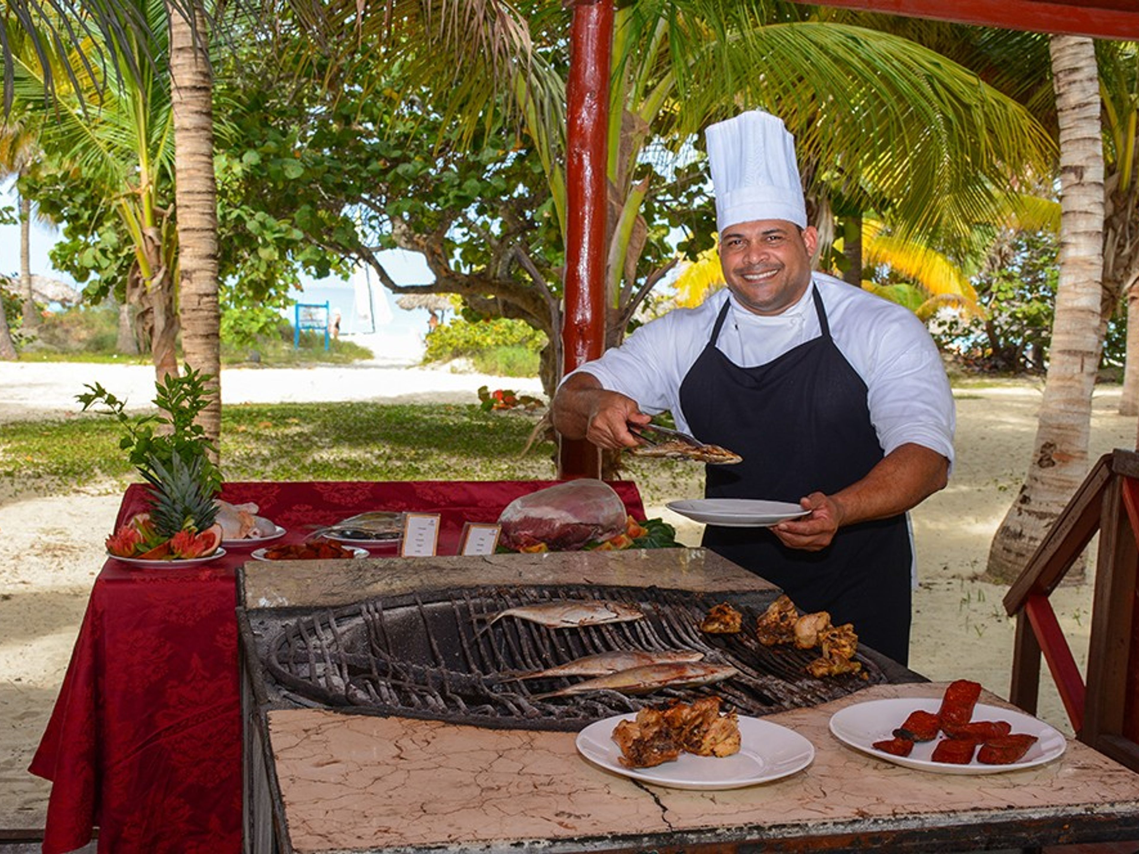 Hotel ROC ARENAS DORADASHotel's gastronomic services at the beach