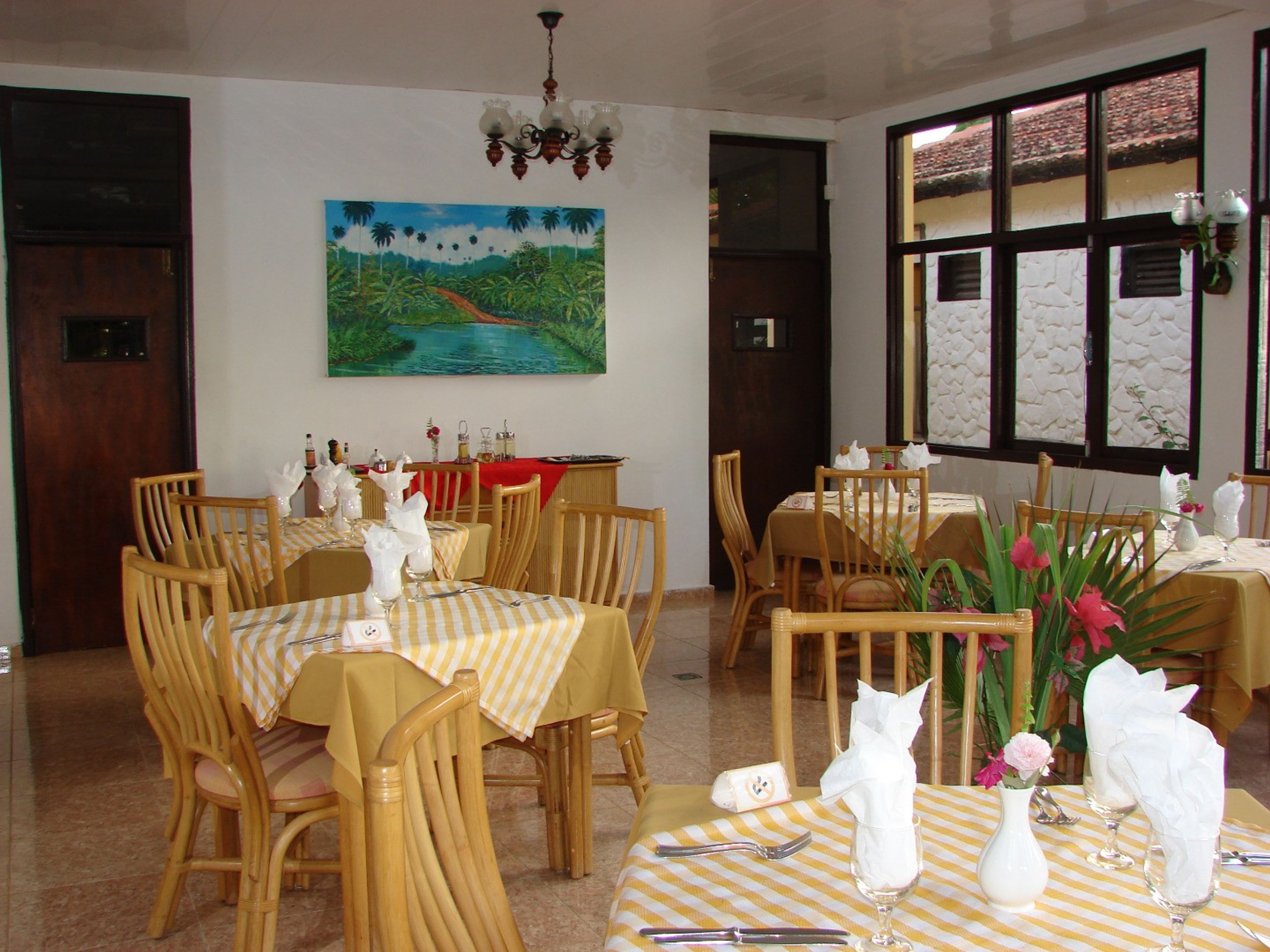 Villa MAGUANAA la carte international restaurant