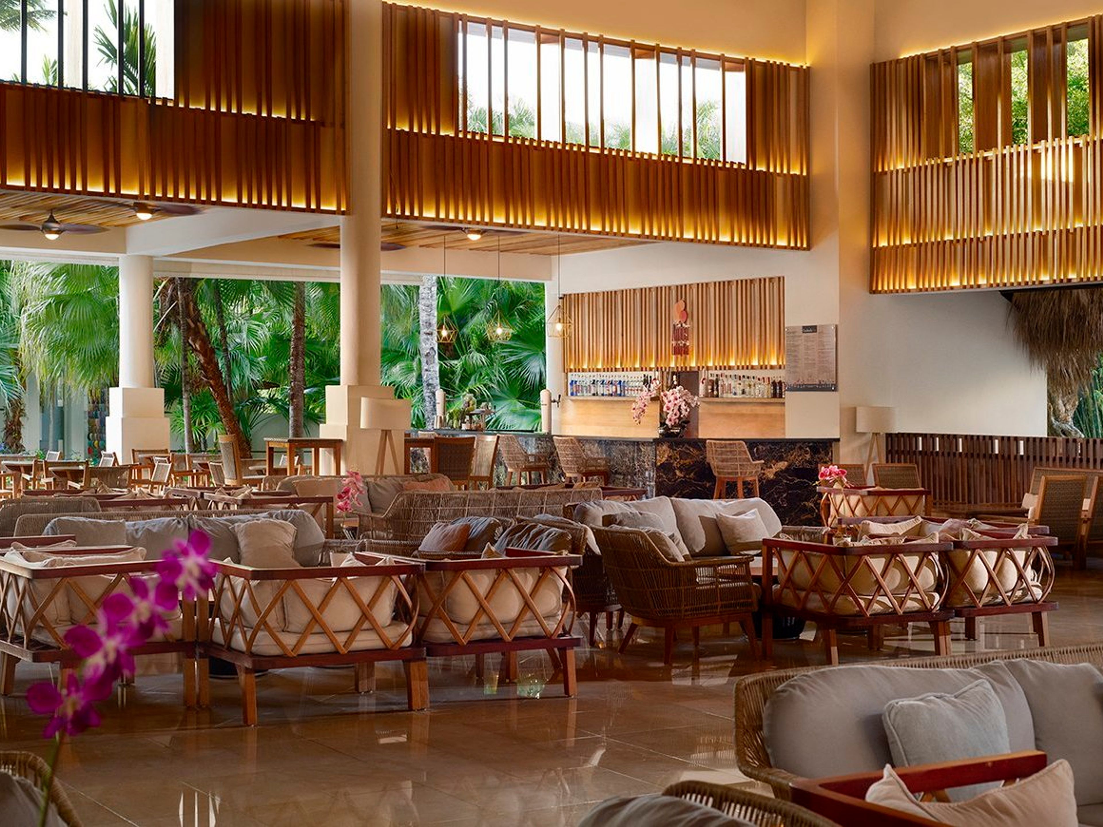 Отель IMPRESSIVE PUNTA CANA - ALL INCLUSIVEHotel's lobby view.