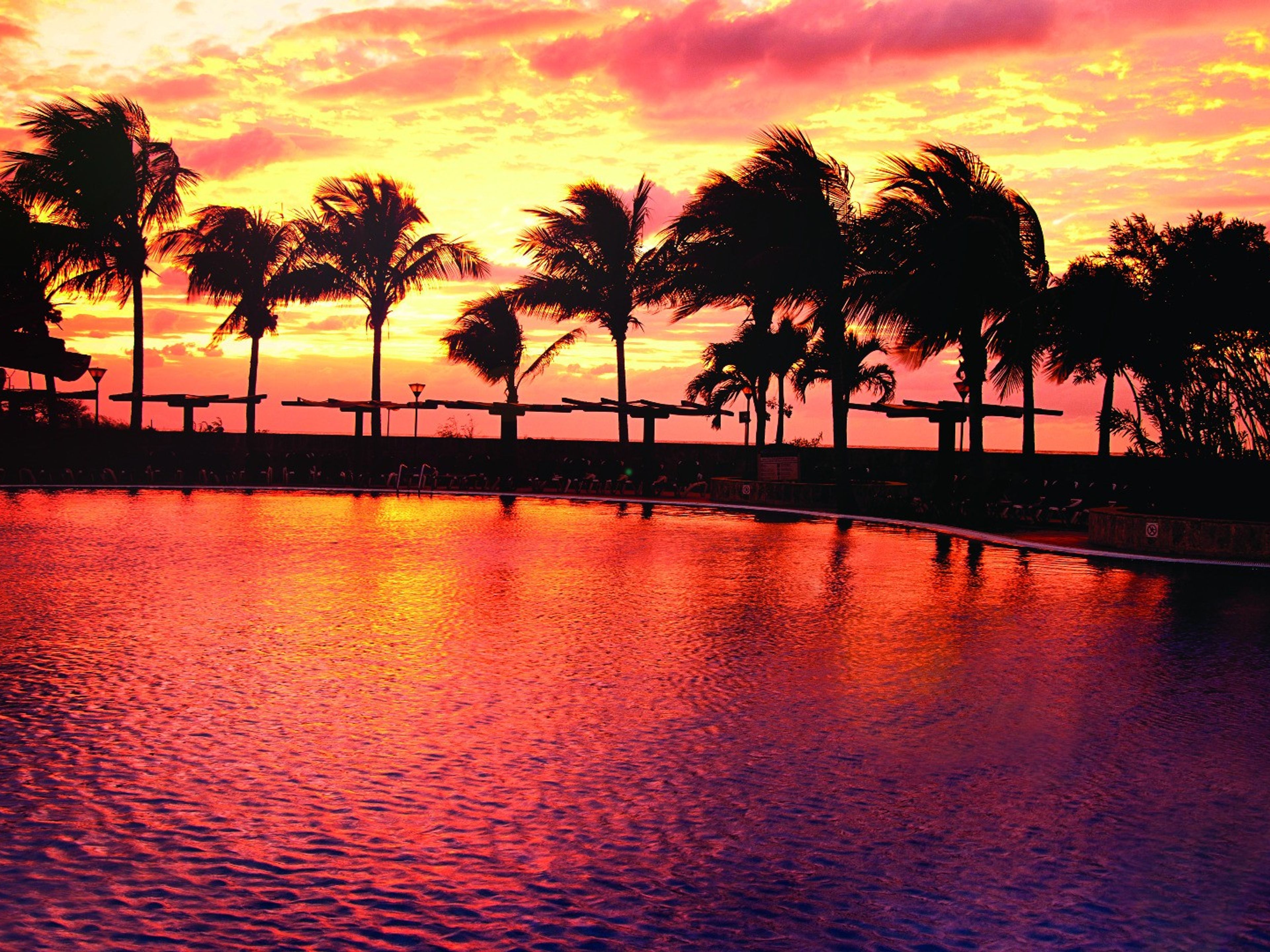 ASTON PANORAMA Hotel (Eröffnung in Kürze)Sunset at the pool